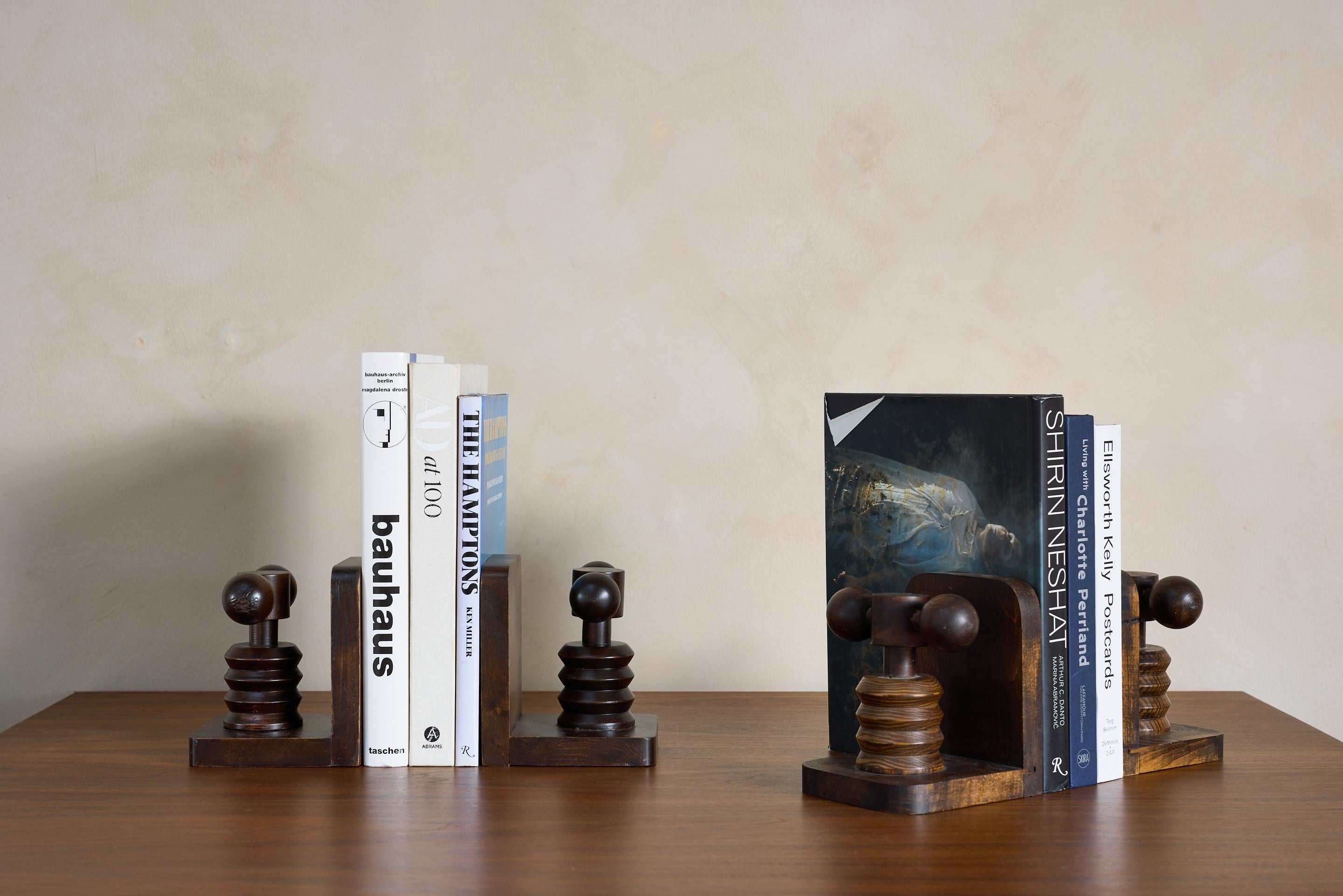 Charles Dudouyt Bookends, France 1940's 

Signature corkscrew and ball design 

Wonderful patina throughout

Great additional to any book collection
