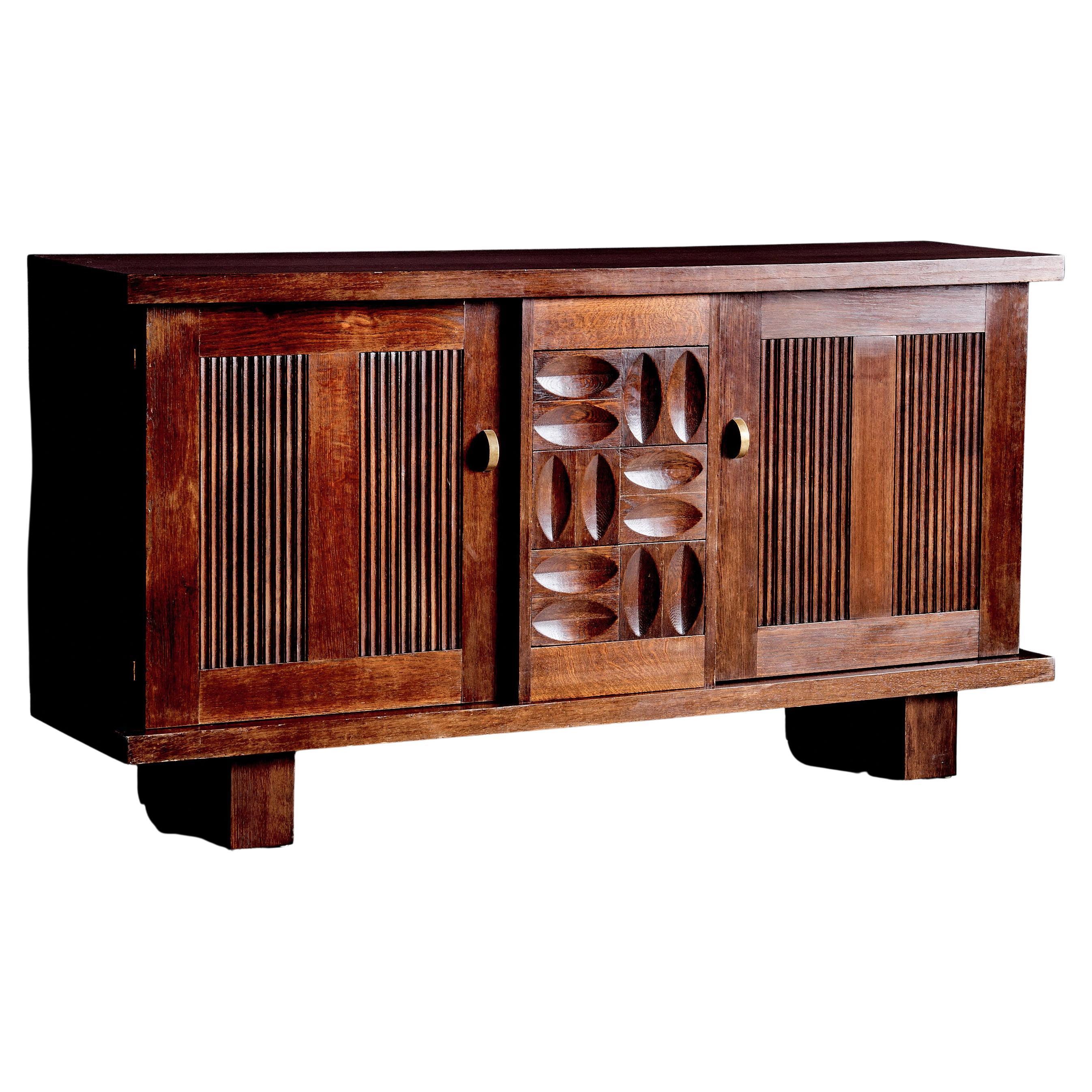 Charles Dudouyt Credenza brutalista in Oak e ottone Francia, anni 
40