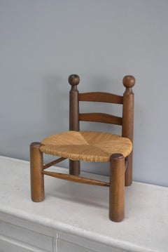 Charles Dudouyt "Chaise Basse" Massiv Eiche und Binsen niedriger Stuhl, Frankreich 1950er Jahre