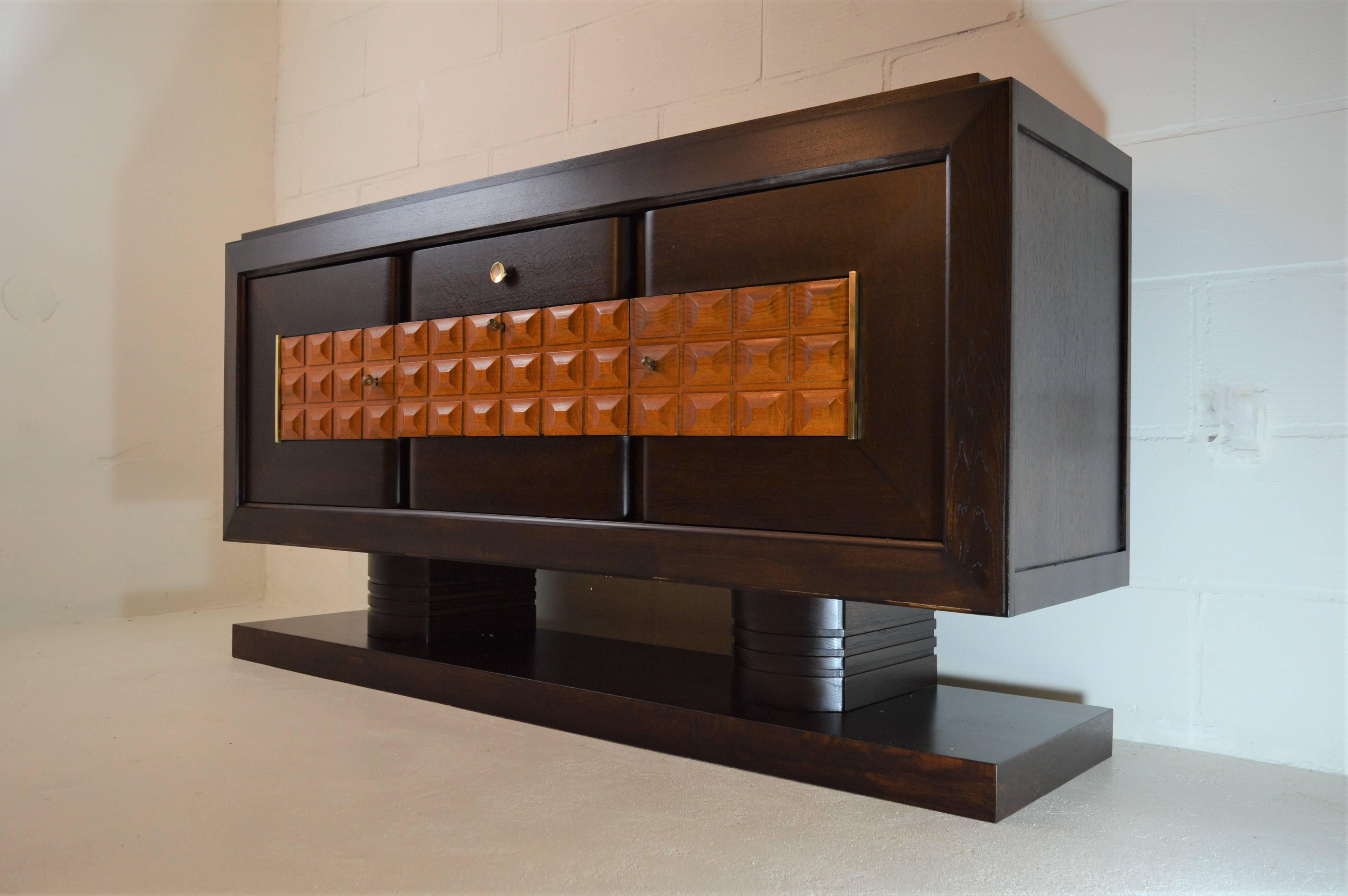 Brutalist sideboard in darkstained oak, with contrasting panels, by Charles Dudouyt in the 1940s.
Beautiful designed, perfect restored condition.