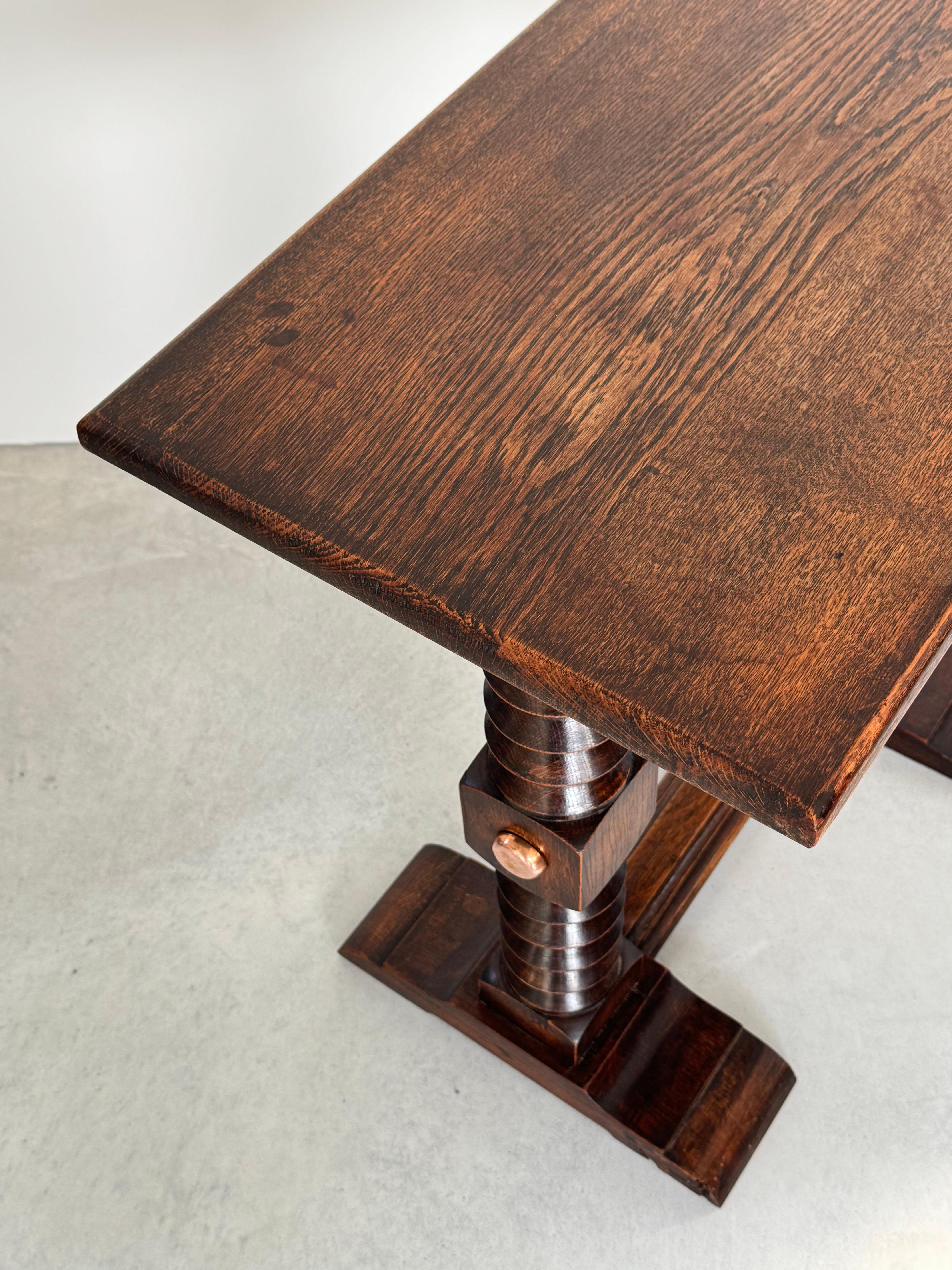 Charles Dudouyt exceptional solid oak side table & copper crosspiece, circa 1940 In Good Condition For Sale In leucate, FR
