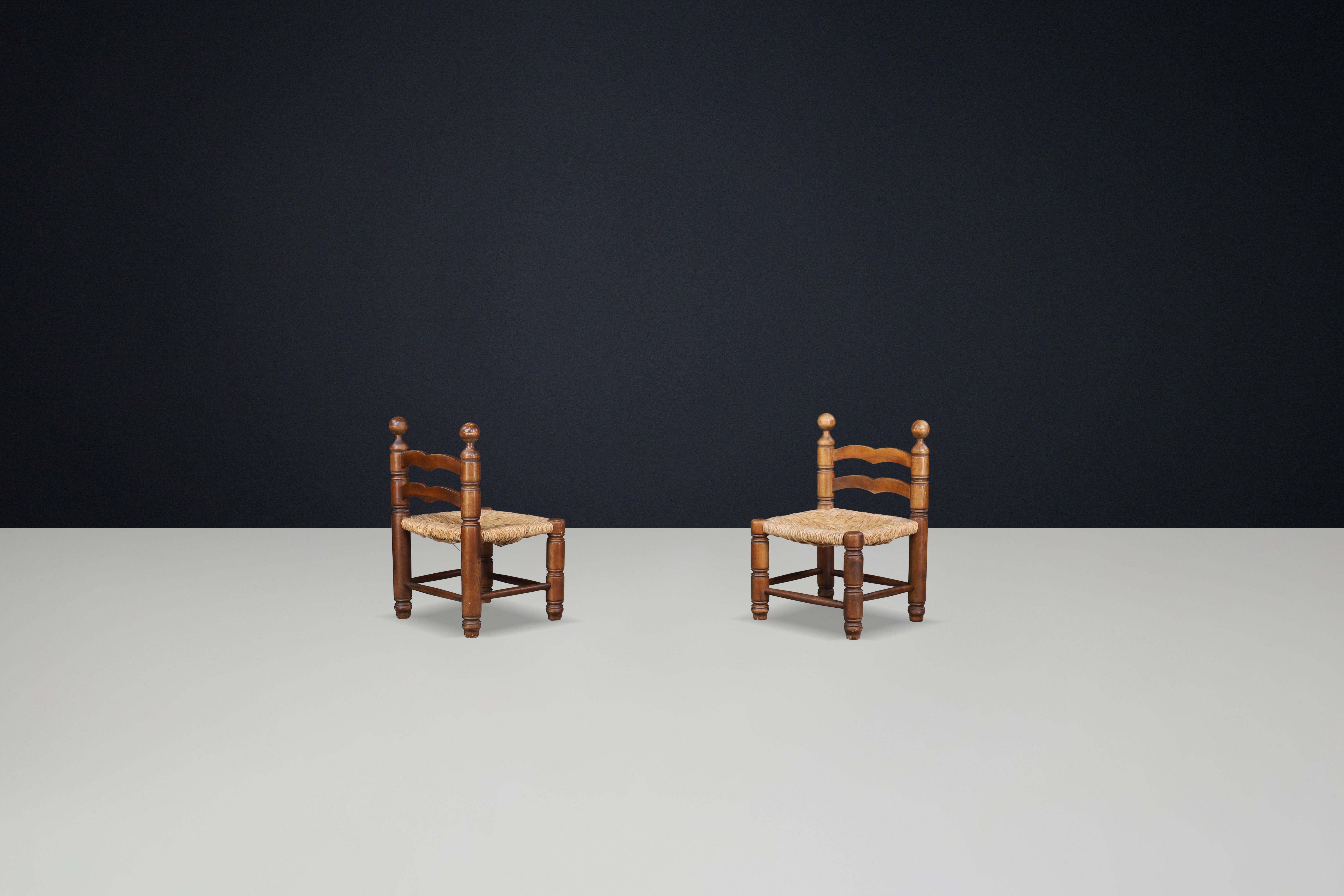 Charles Dudouyt fireplace chairs made from beech wood and Rush seats France 1940 In Good Condition For Sale In Almelo, NL