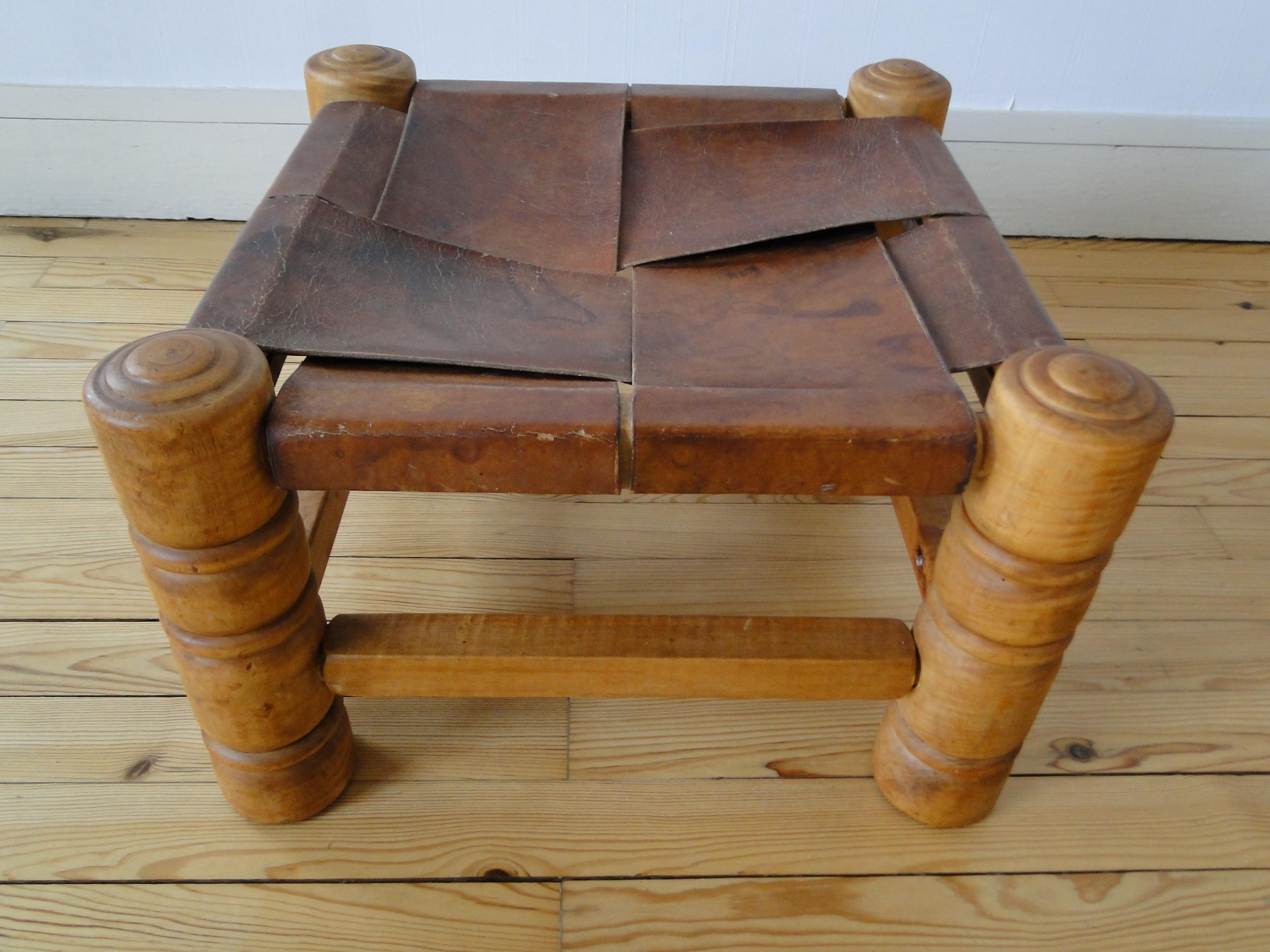 Mid-Century Modern Charles Dudouyt France Tabouret Tabouret de cheminée Cuir Chêne  en vente