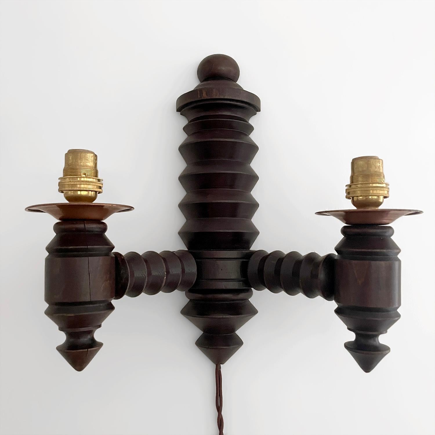 Aplique de pared Charles Dudouyt de roble francés recableado EE.UU. con opción de enchufe en venta 6
