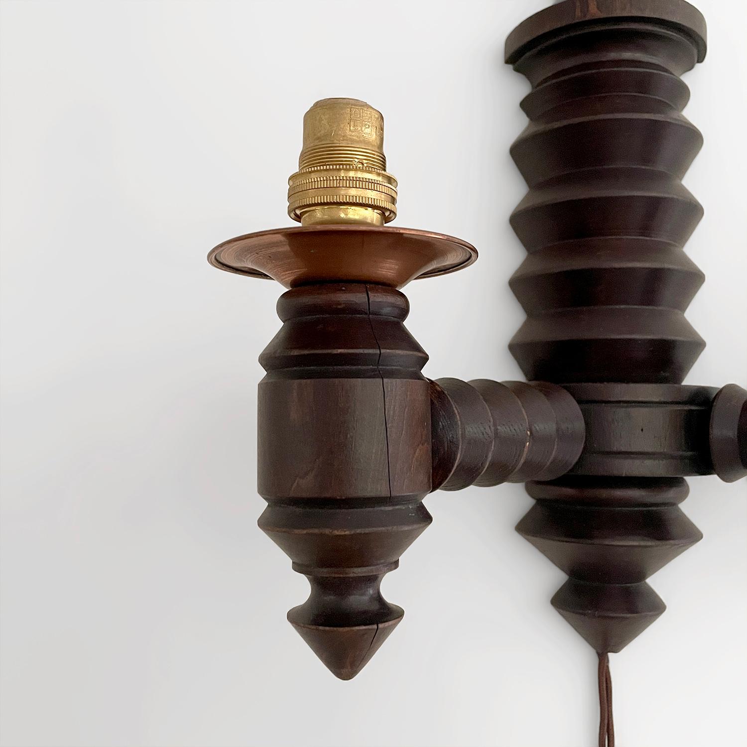 Aplique de pared Charles Dudouyt de roble francés recableado EE.UU. con opción de enchufe en venta 10