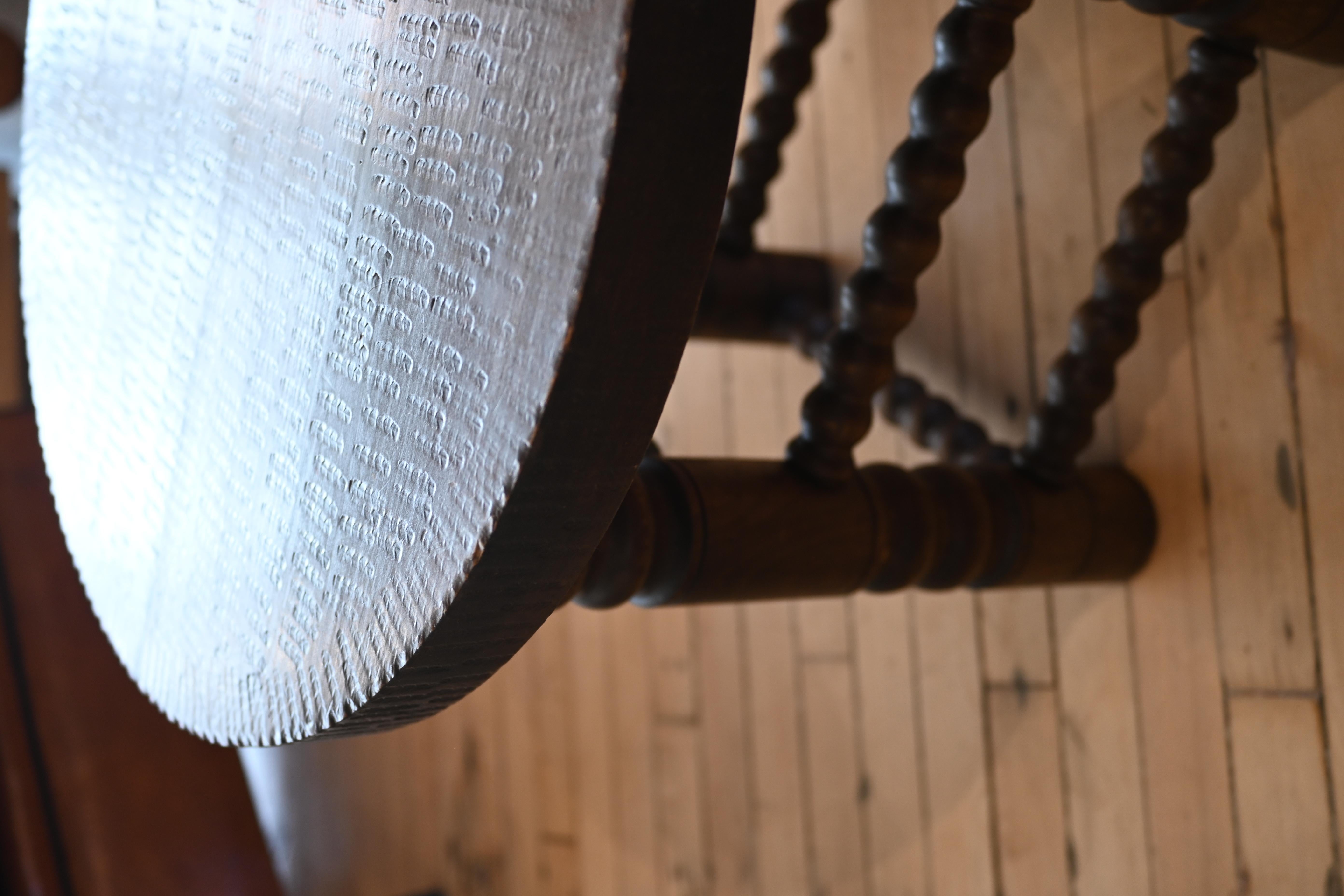 Brutalisme Table d'appoint Charles Dudouyt en chêne en vente