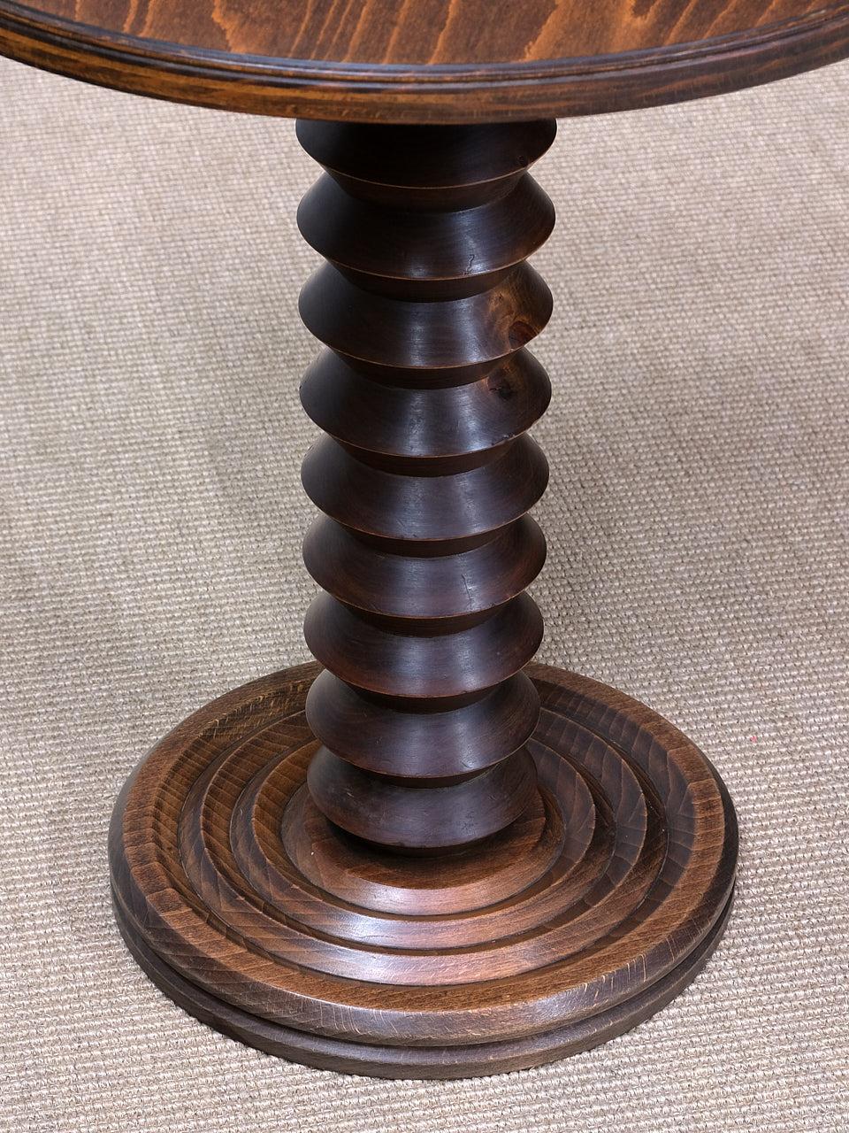 Charles Dudouyt Round Side Table in Solid Oak Wood, France, Late 1940s en Bueno estado para la venta en The Hague, NL