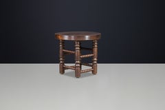 Mesa auxiliar o de centro de roble macizo Charles Dudouyt, Francia, década de 1940