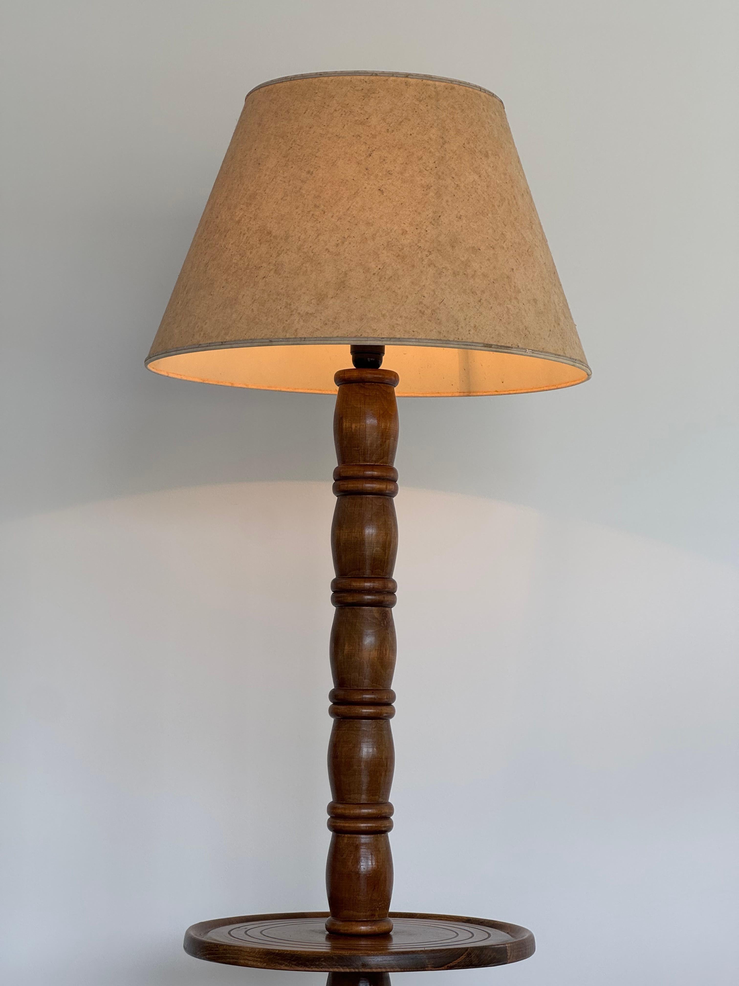 Francese Lampada da terra in noce massiccio Charles Dudouyt - Design francese anni '40 in vendita