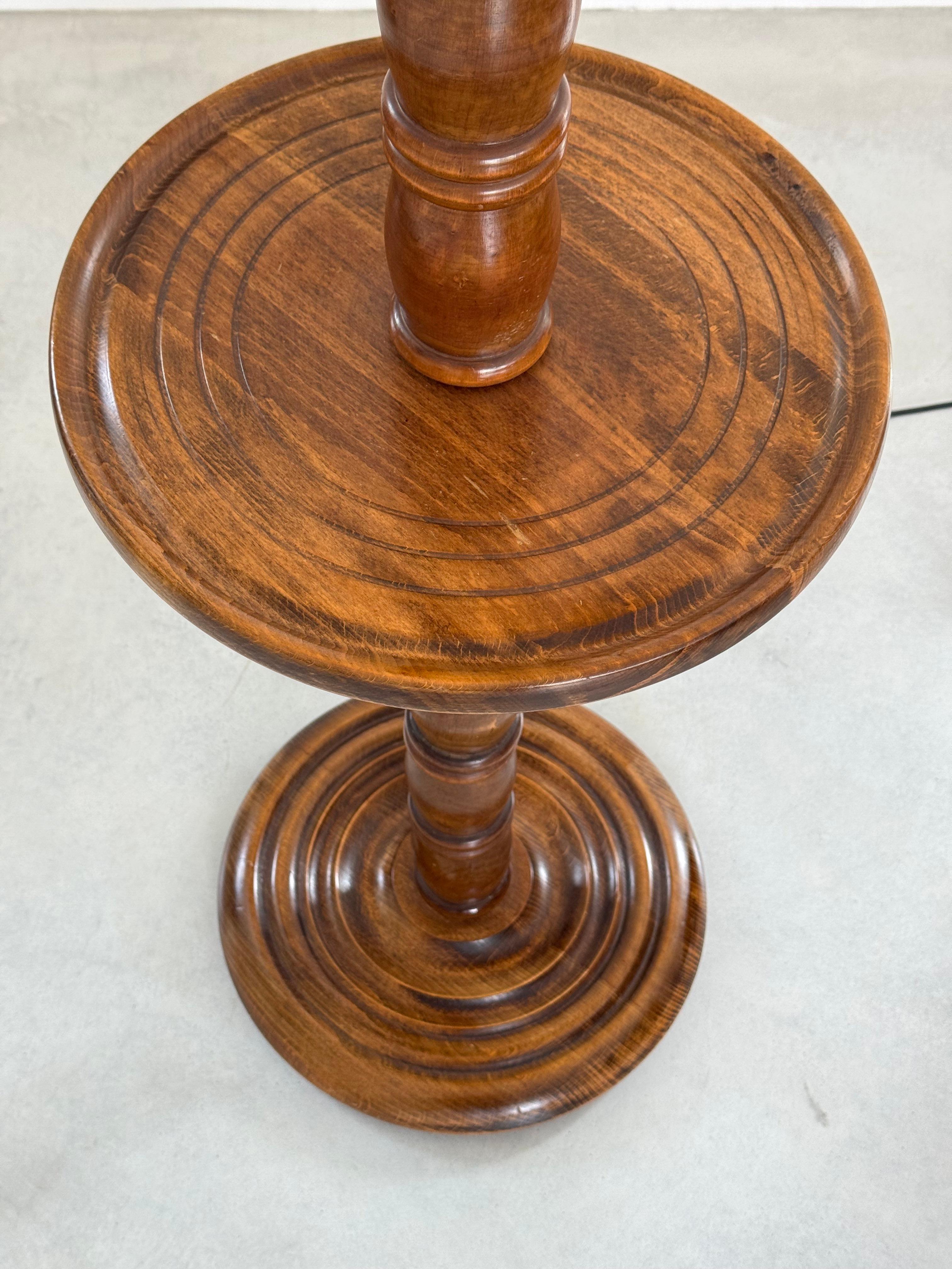 Metà XX secolo Lampada da terra in noce massiccio Charles Dudouyt - Design francese anni '40 in vendita