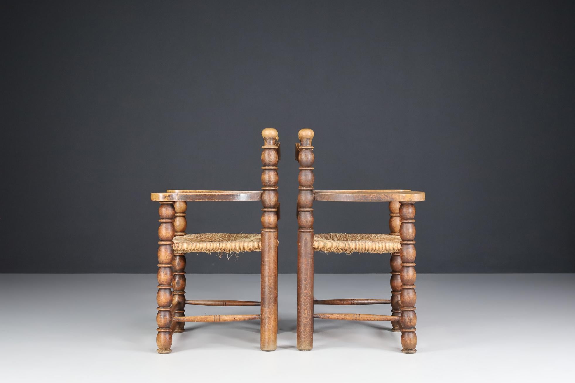 Sessel im Charles Dudouyt-Stil aus Buchenholz und Binsensitz, Frankreich, 1940er Jahre im Zustand „Gut“ im Angebot in Almelo, NL