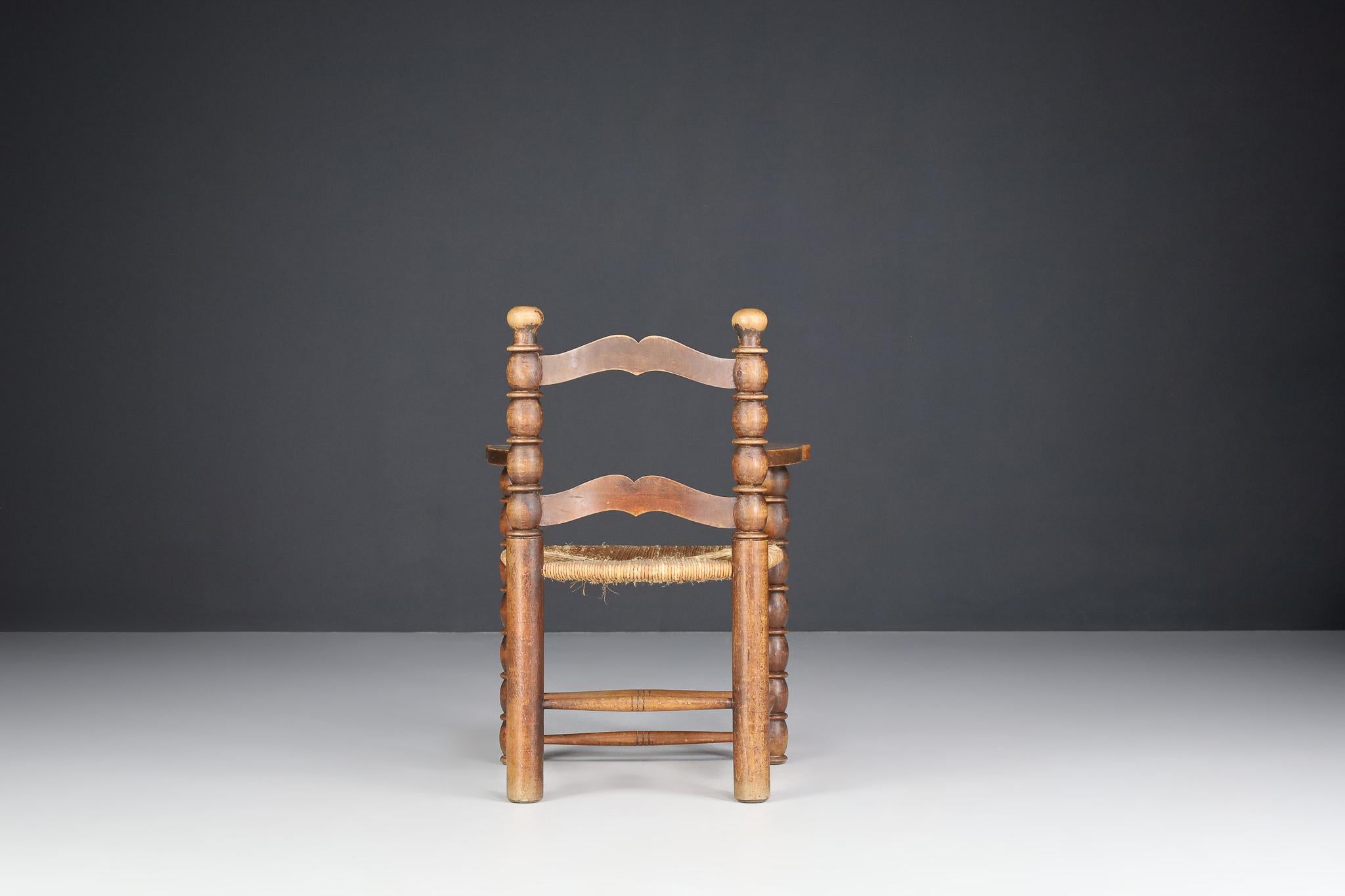 Sessel im Charles Dudouyt-Stil aus Buchenholz und Binsensitz, Frankreich, 1940er Jahre im Angebot 1