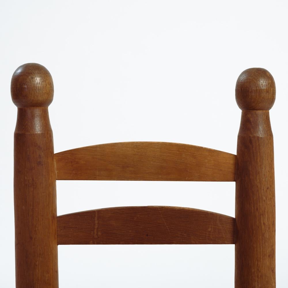 Chaises basses en chêne paillé de style Charles Dudouyt, années 1960 en vente 4