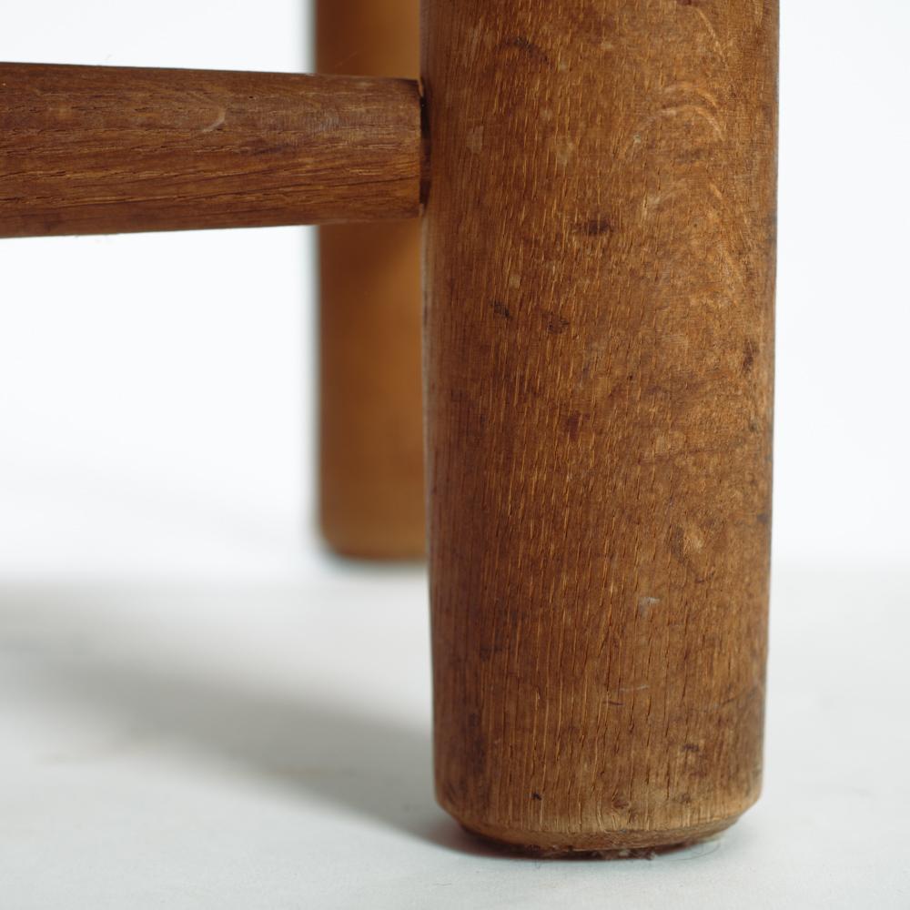 Chaises basses en chêne paillé de style Charles Dudouyt, années 1960 en vente 9