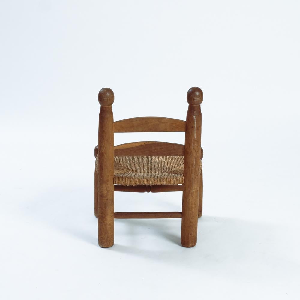 Chaises basses en chêne paillé de style Charles Dudouyt, années 1960 en vente 1