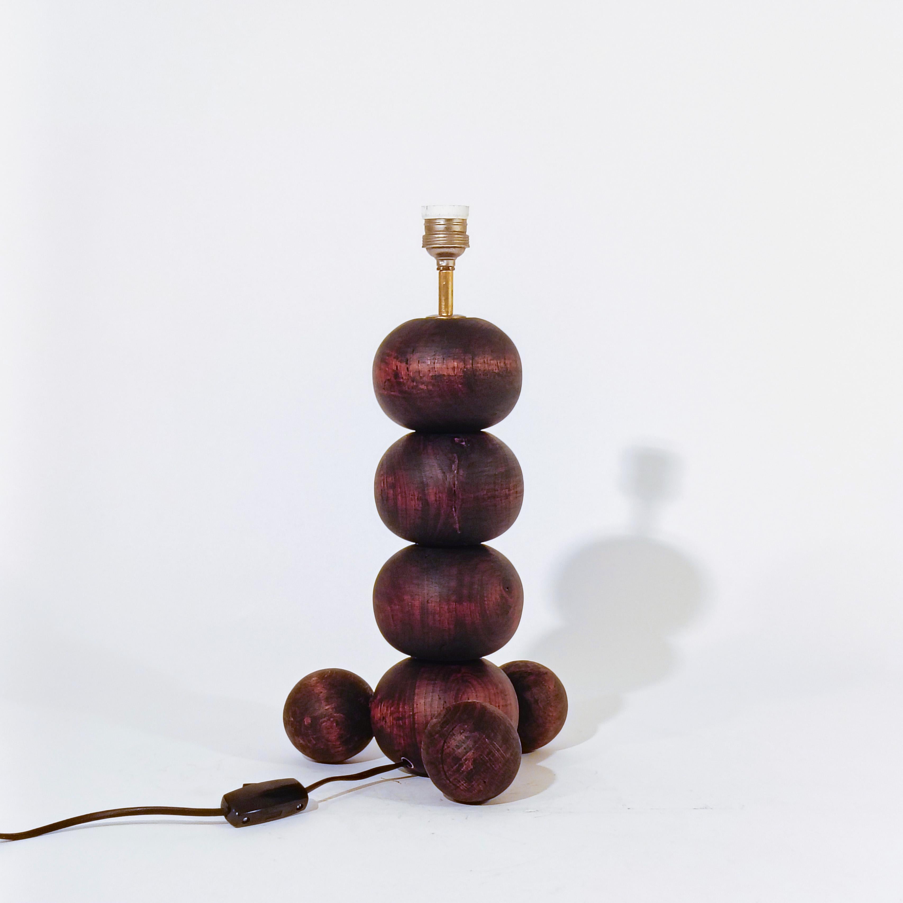 Sculptural cubist style table lamp in the style of Charles Dudouyt's designs and creations, France, 1940s. Formed by several beech wood spheres joined together by an inner brass stem. Brass details.
For an E27 bulb. Renewed electrical installation,