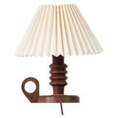 Französische gedrechselte Mid-Century-Tischlampe im Stil von Charles Dudouyt