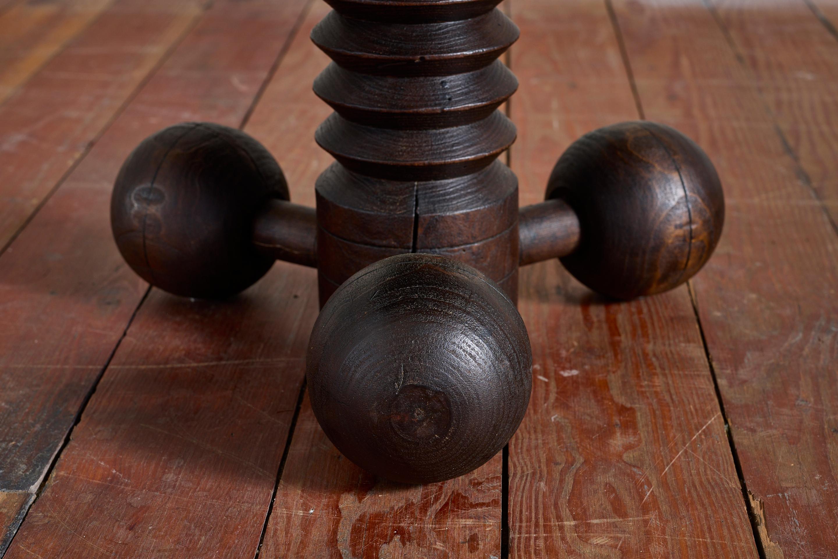 Milieu du XXe siècle Table tripode Charles Dudouyt en vente