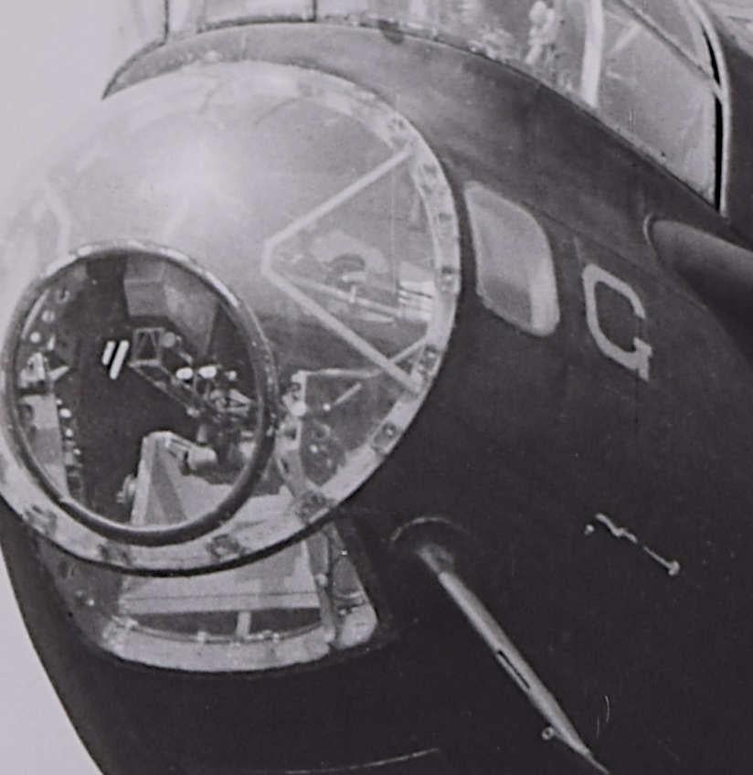 Photographie du bombardier de Lancaster, G pour George - Noir Black and White Photograph par Charles E Brown 