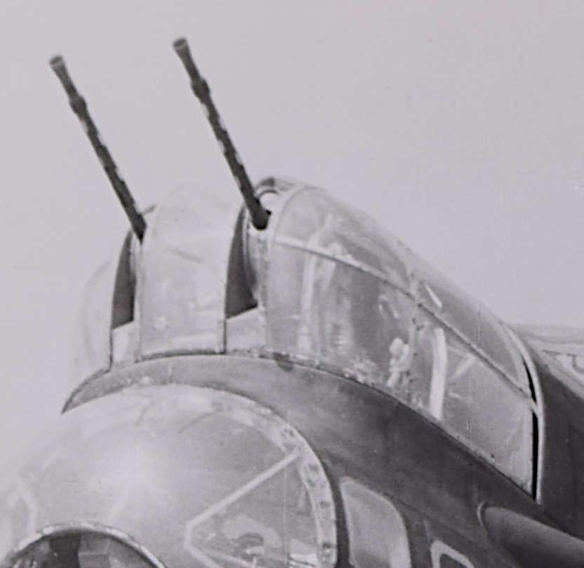 Charles E. Brown
Bombardier Lancaster, G pour George
Photographie en gélatine argentique
21 x 14 cm 

Cette saisissante photographie en noir et blanc de Charles E. Brown met en scène le magnifique bombardier Lancaster, G comme George. Contrairement