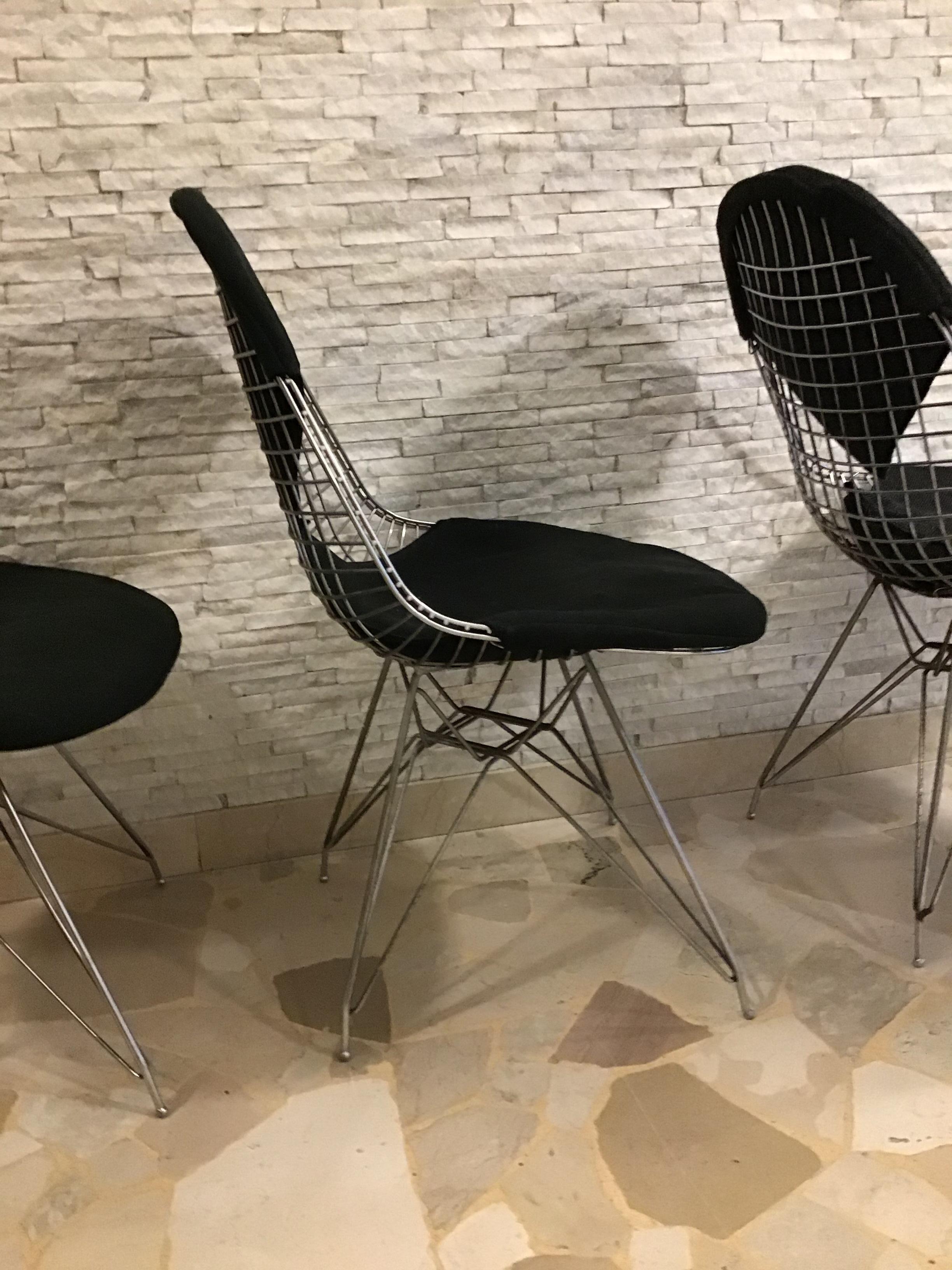 Charles e Ray Eames Stühle aus Metall, Crome, 1970, Italien im Angebot 6