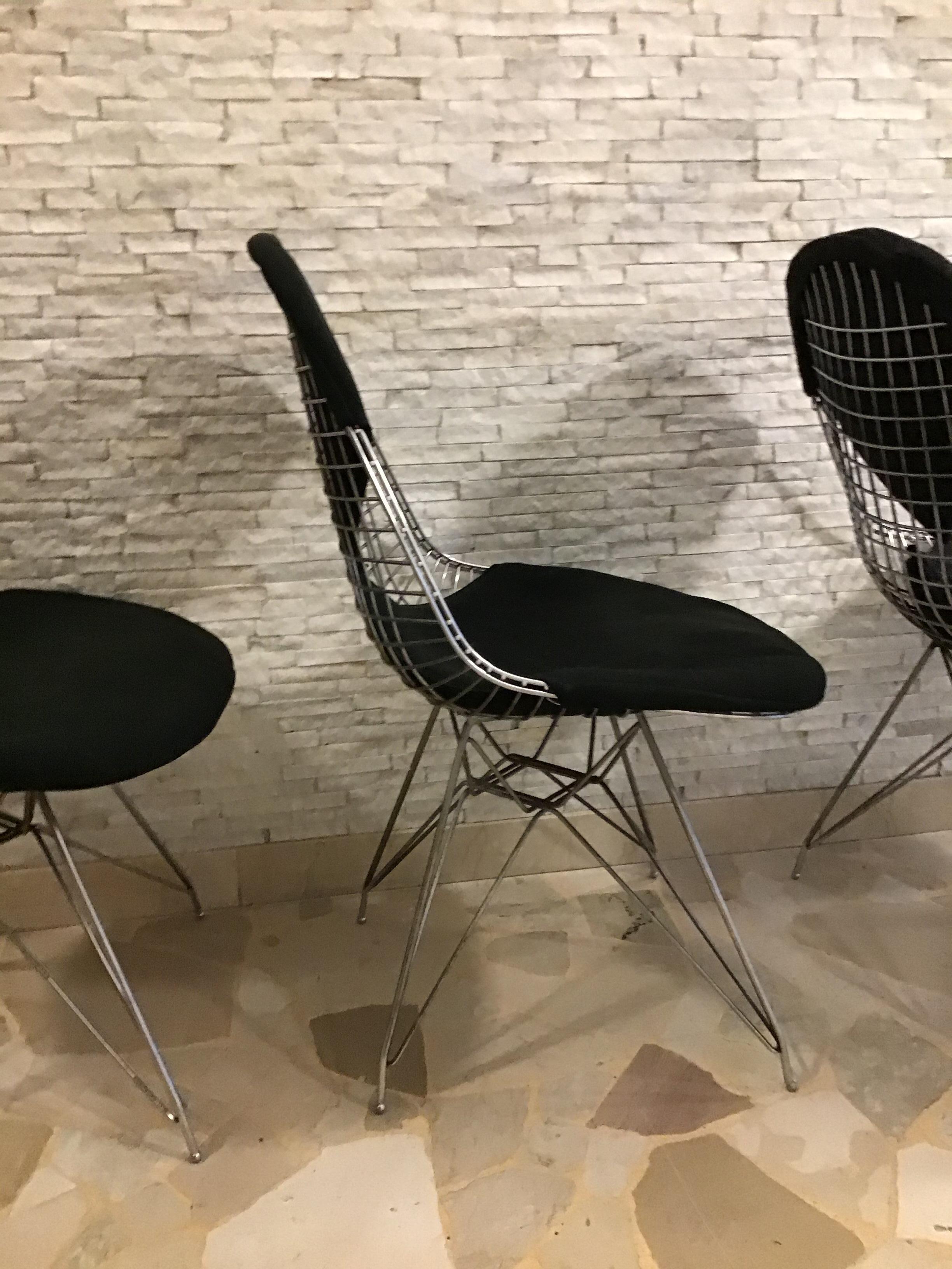 Charles e Ray Eames Stühle aus Metall, Crome, 1970, Italien im Angebot 9