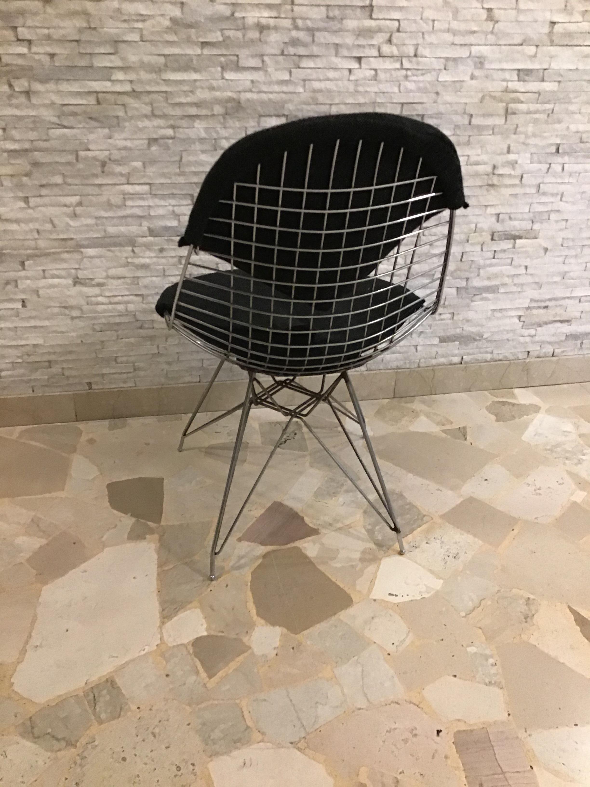 Charles e Ray Eames Chairs Metal Crome, 1970, Italy In Good Condition For Sale In Milano, IT