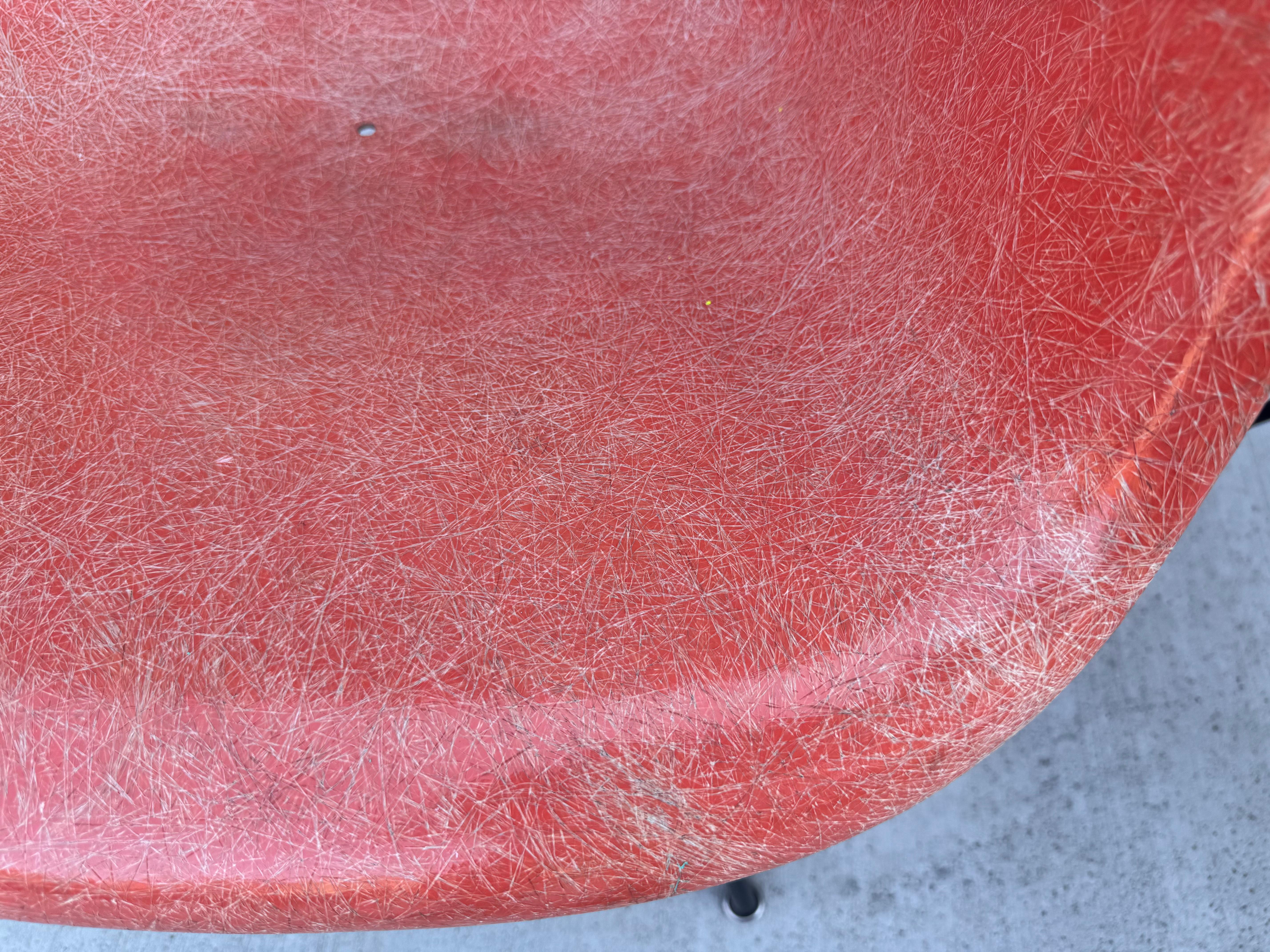 Charles Eames 2nd Generation DAX Fauteuil en fibre de verre couleur inhabituelle. en vente 3