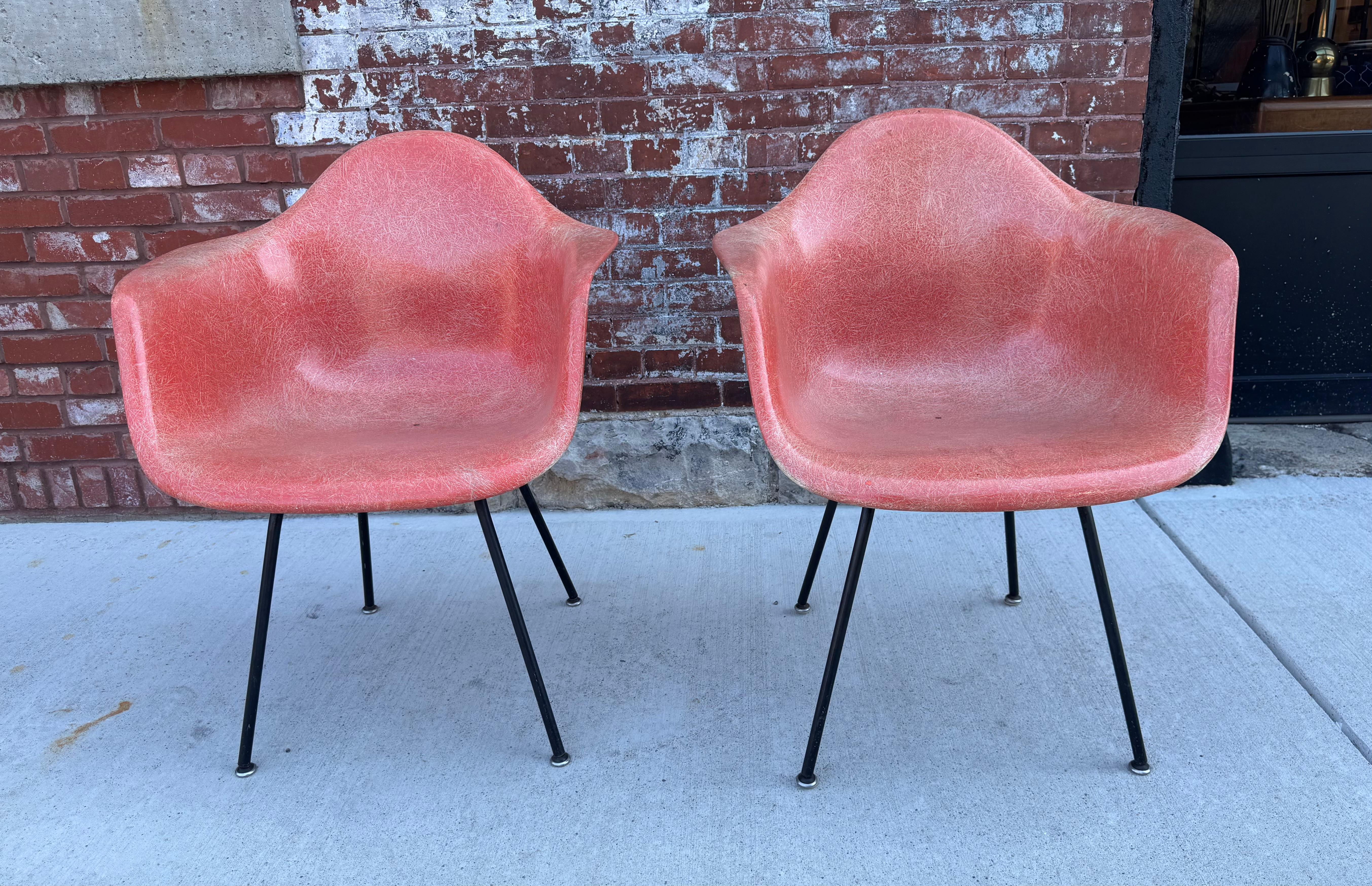 Charles Eames 2nd Generation DAX Fauteuil en fibre de verre couleur inhabituelle. en vente 5