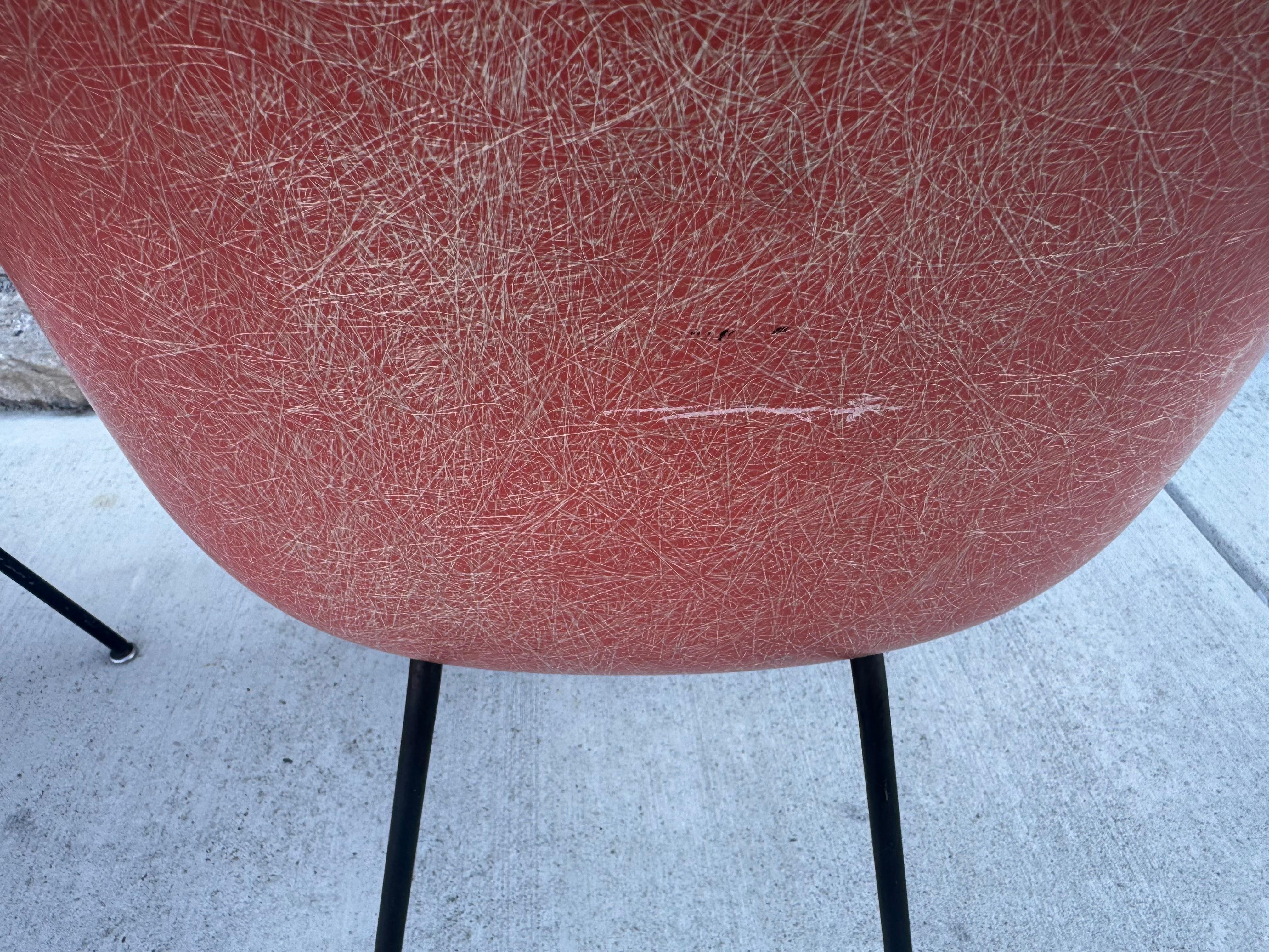 Charles Eames 2nd Generation DAX Fauteuil en fibre de verre couleur inhabituelle. en vente 6