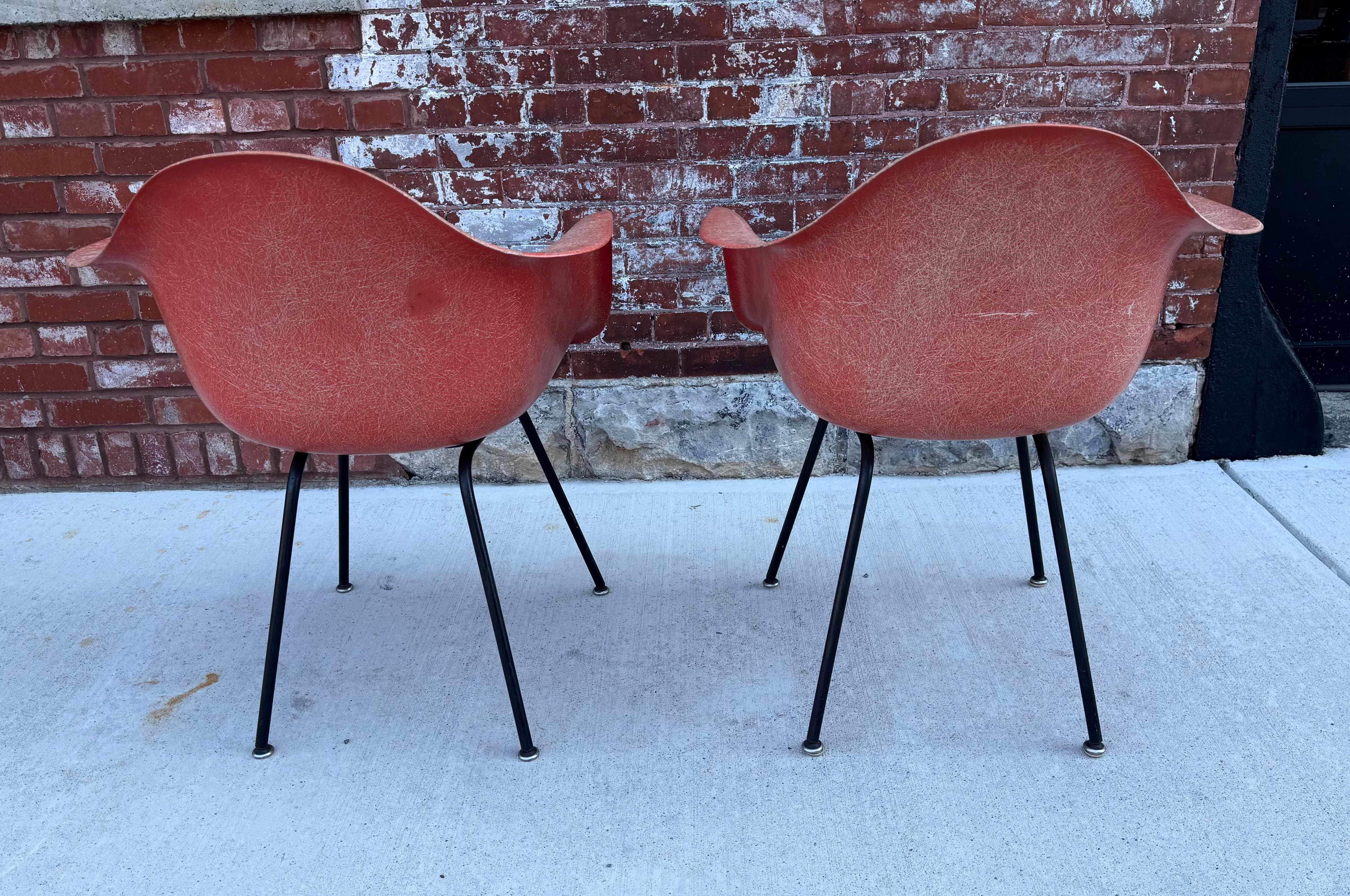 Milieu du XXe siècle Charles Eames 2nd Generation DAX Fauteuil en fibre de verre couleur inhabituelle. en vente