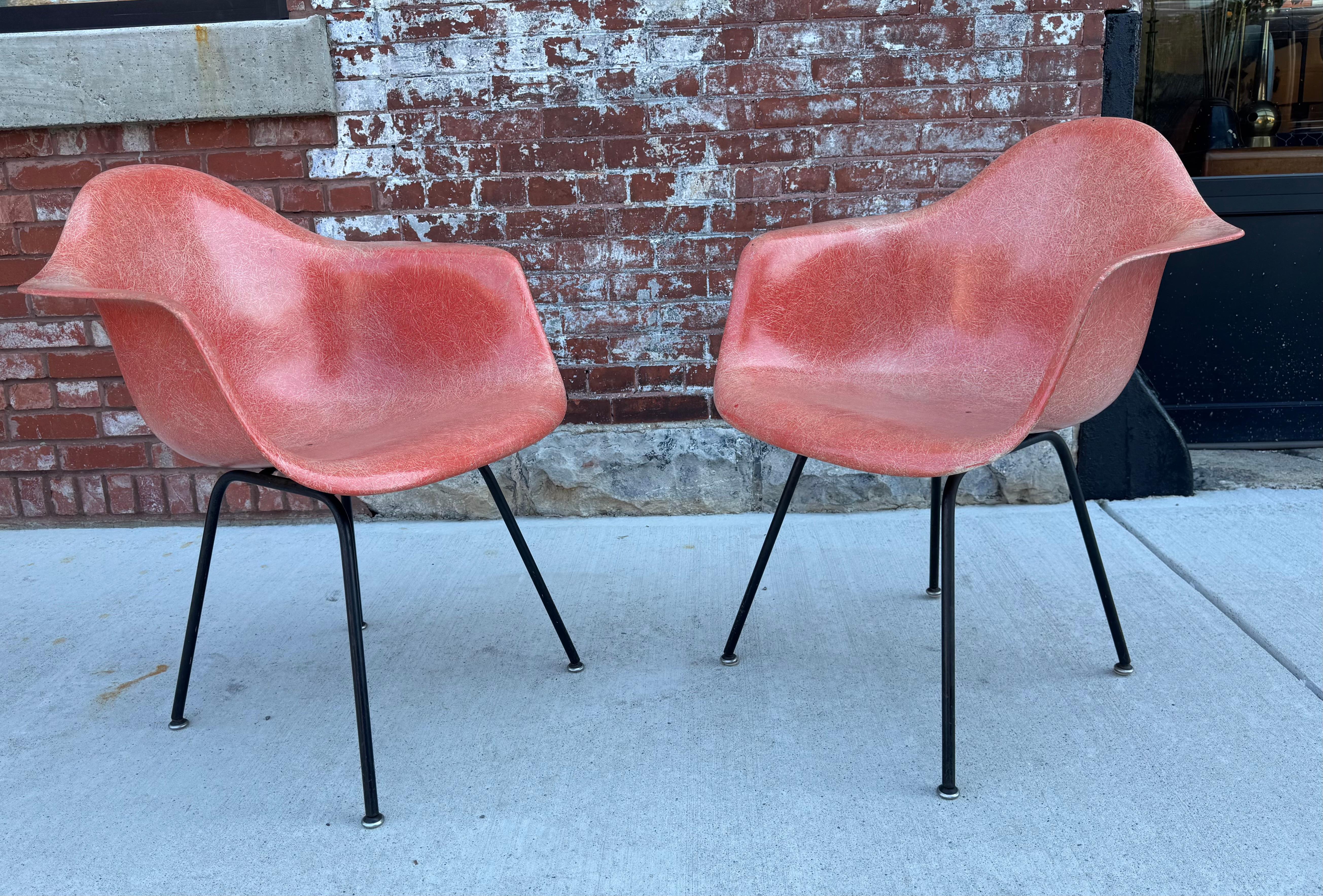 Charles Eames 2nd Generation DAX Fauteuil en fibre de verre couleur inhabituelle. en vente 1