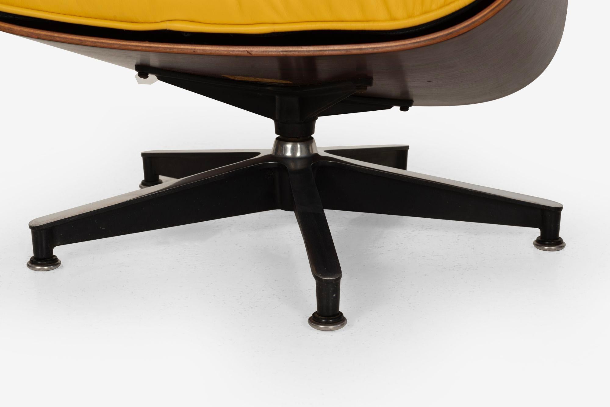 Charles Eames 670 & 671 Rosewood Lounge Chair and Ottoman for Herman Miller For Sale 10