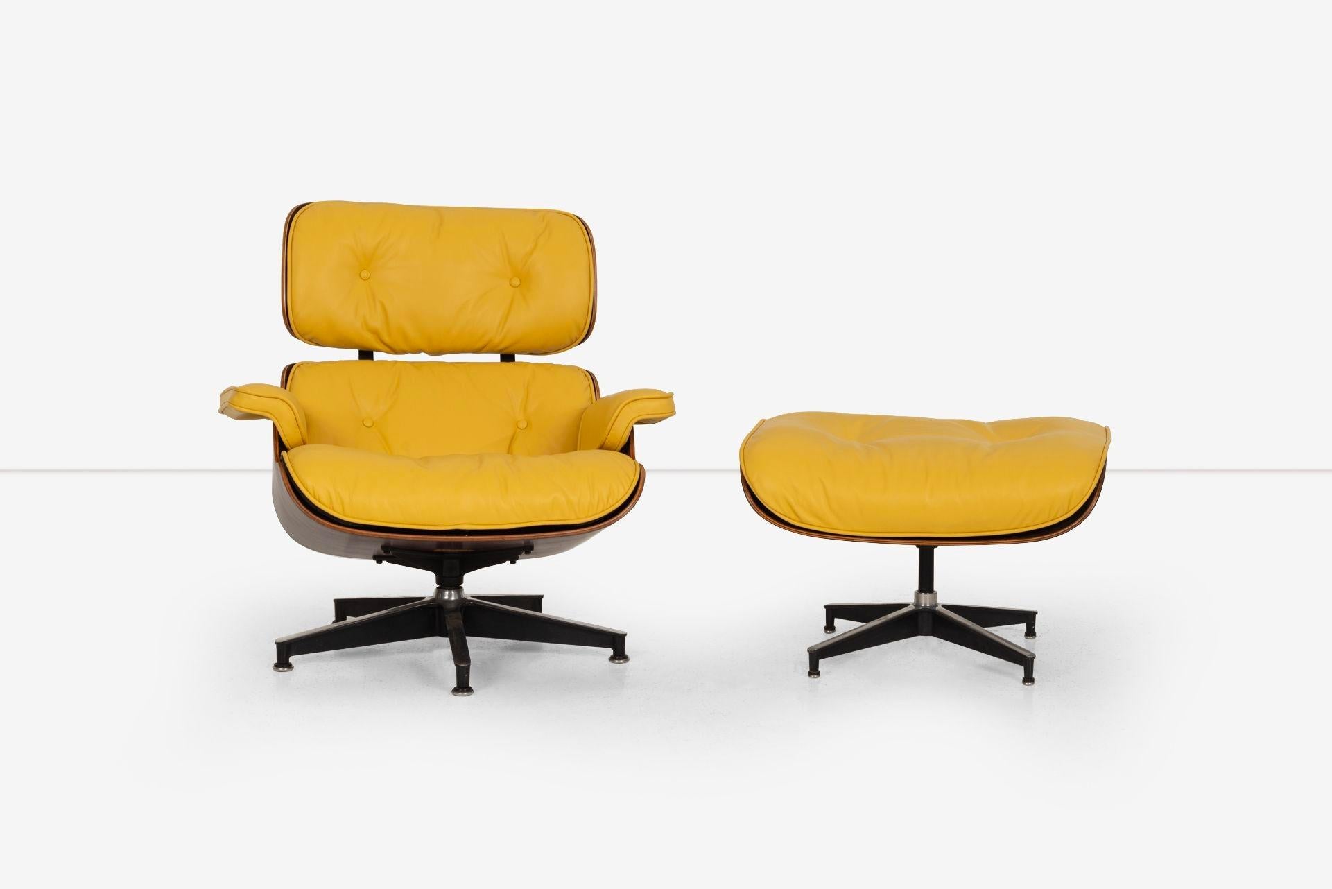 Mid-Century Modern Charles Eames 670 & 671 Rosewood Lounge Chair and Ottoman for Herman Miller For Sale