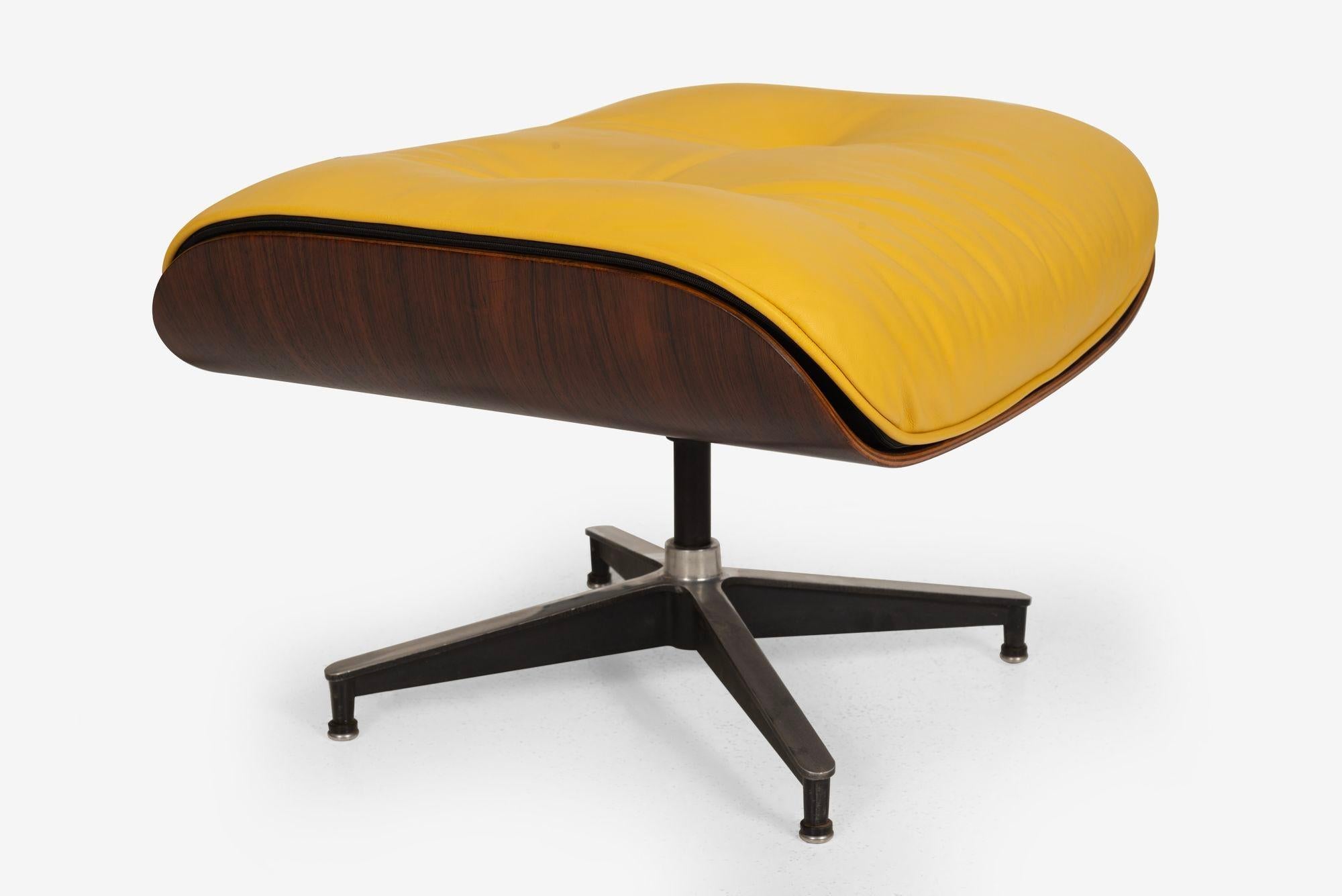 Appliqué Charles Eames 670 & 671 Rosewood Lounge Chair and Ottoman for Herman Miller For Sale