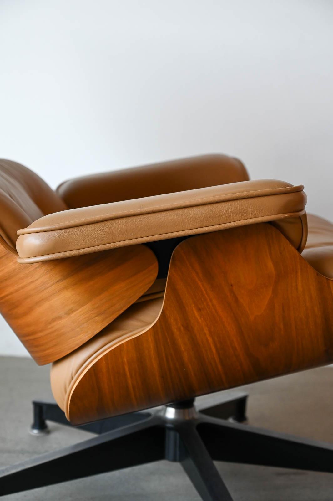 Charles Eames 670/671 Walnut and Leather Lounge Chair and Ottoman, 2004 For Sale 5