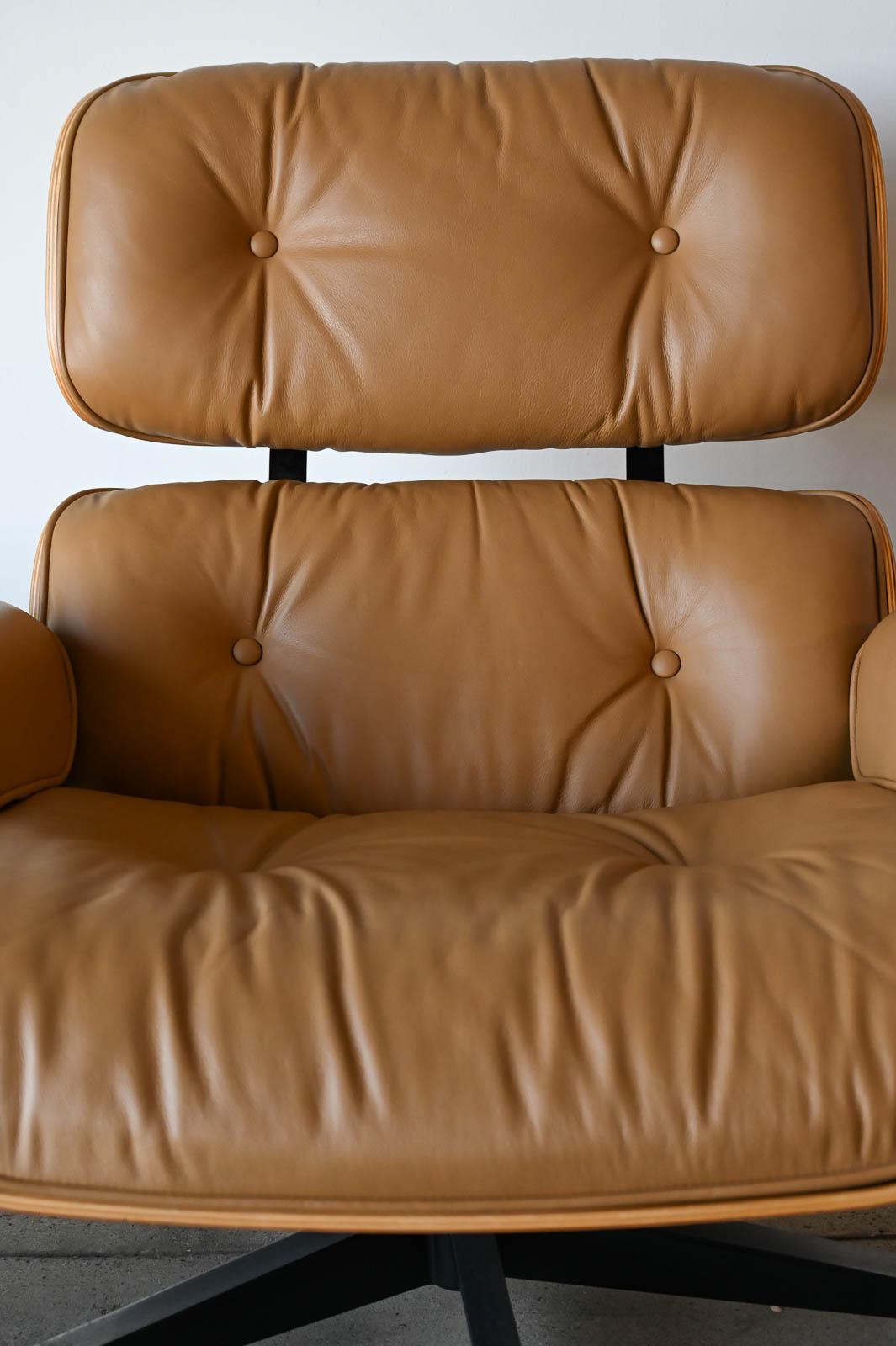 Charles Eames 670/671 Walnut and Leather Lounge Chair and Ottoman, 2004 For Sale 11