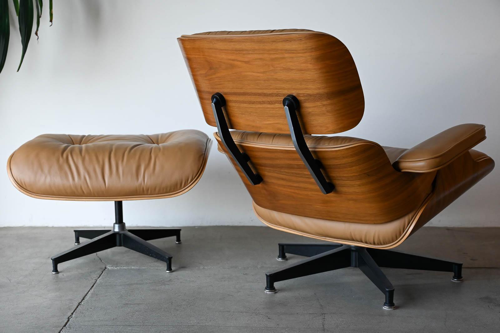 Mid-Century Modern Charles Eames 670/671 Walnut and Leather Lounge Chair and Ottoman, 2004 For Sale