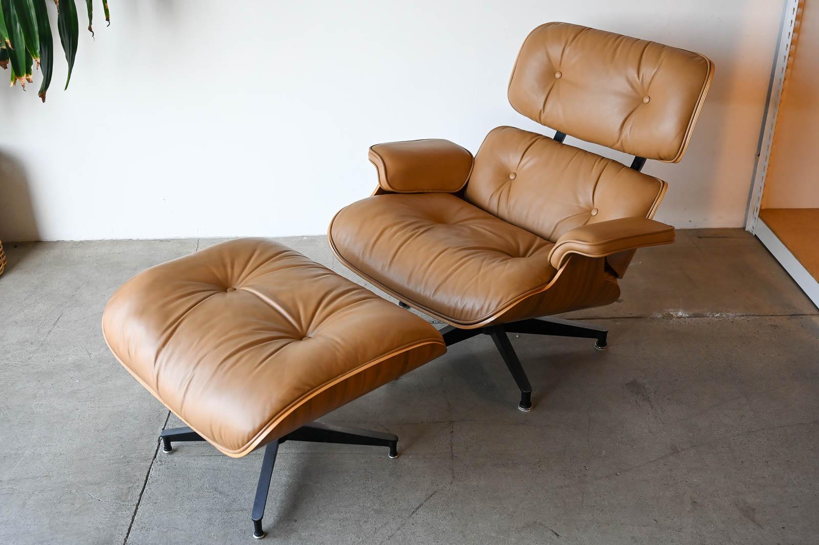 Charles Eames 670/671 Walnut and Leather Lounge Chair and Ottoman, 2004 For Sale 2