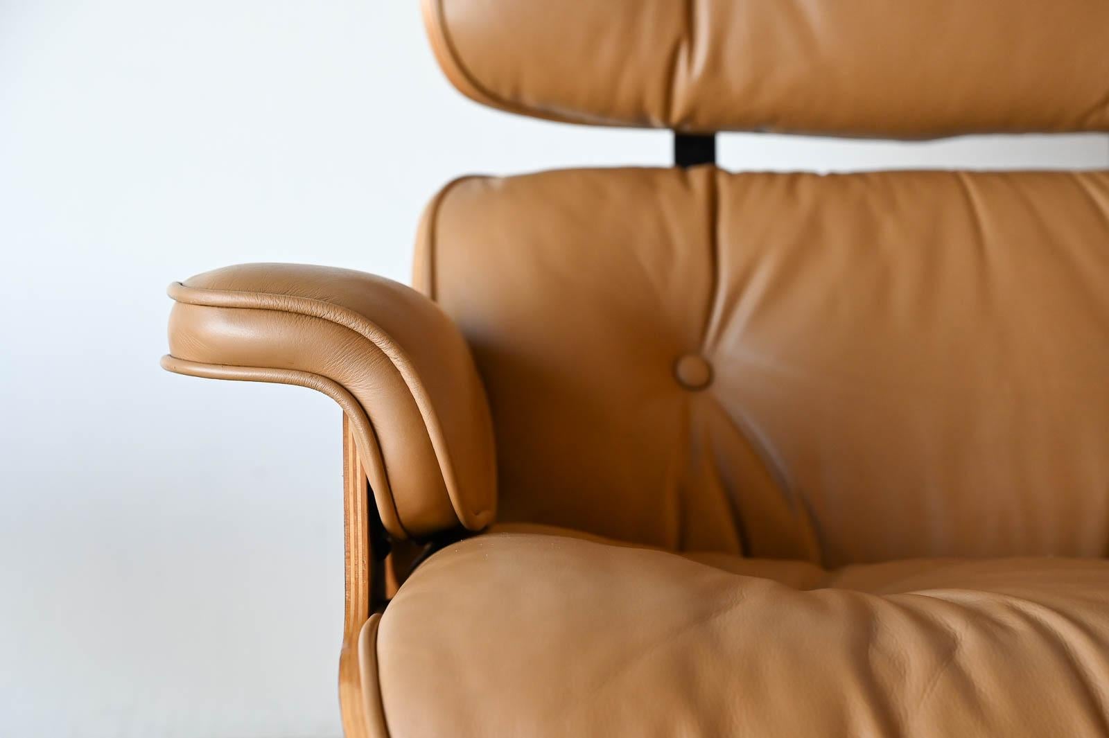 Charles Eames 670/671 Walnut and Leather Lounge Chair and Ottoman, 2004 For Sale 3