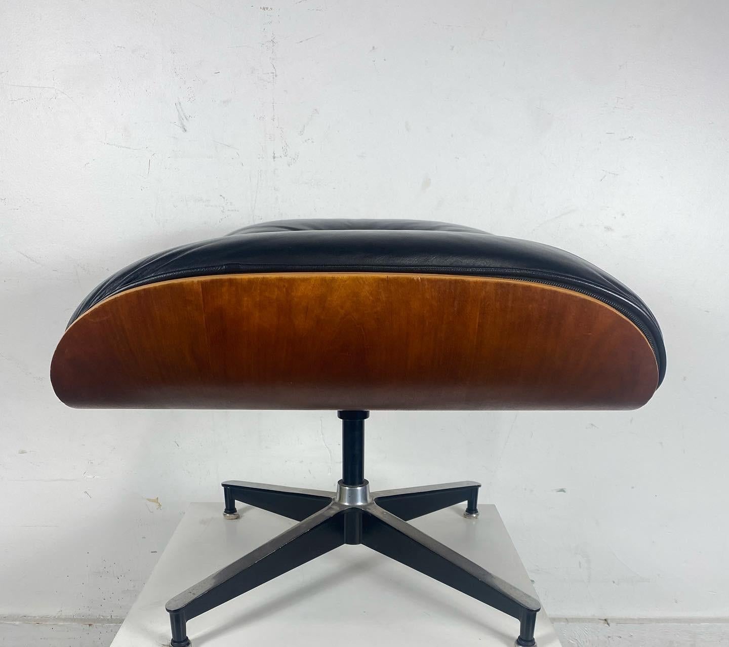 Mid-Century Modern Charles Eames 671 Lounge Chair Ottoman, , Herman Miller