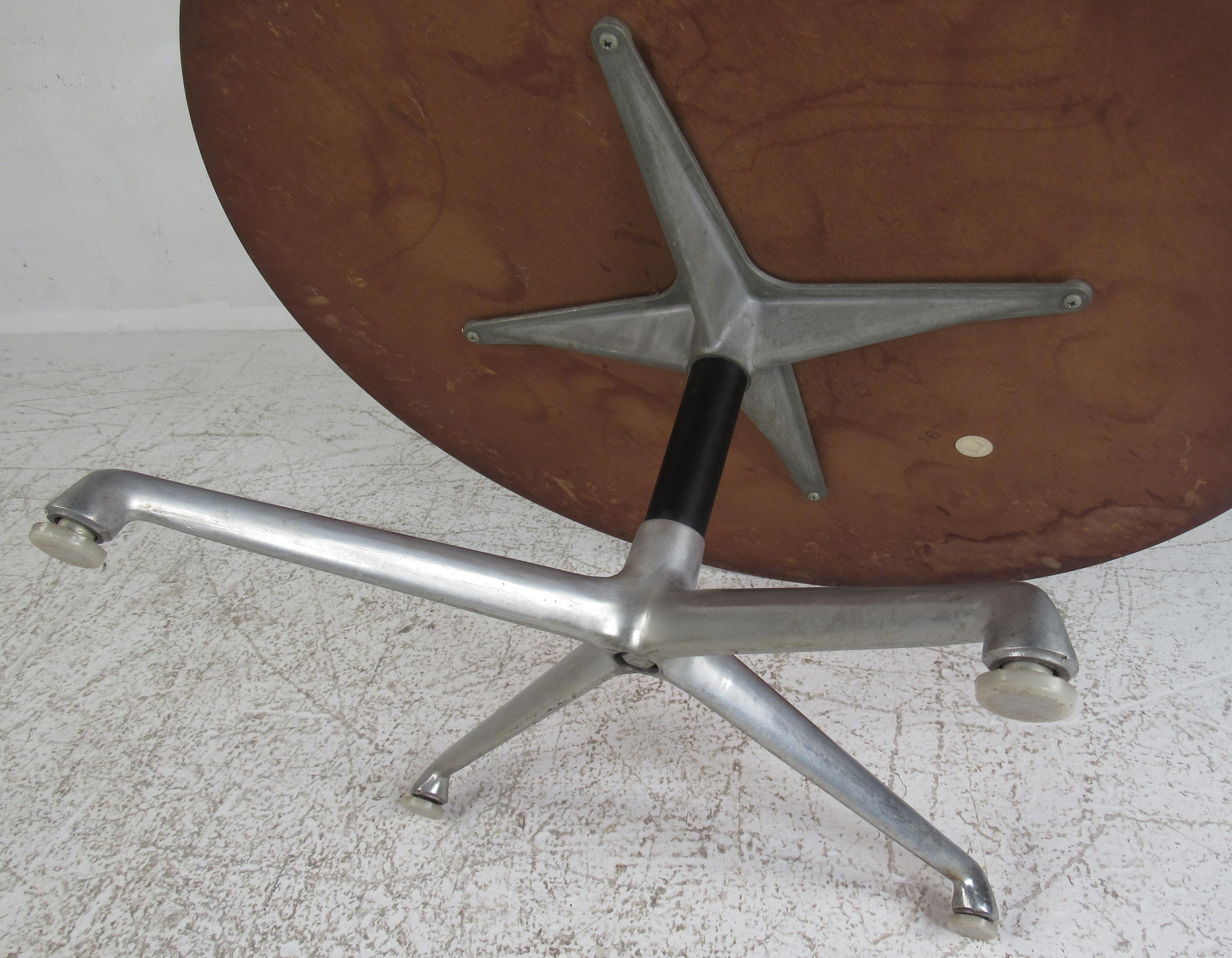 Laminé Table basse Aluminum Group de Charles Eames par Herman Miller en vente