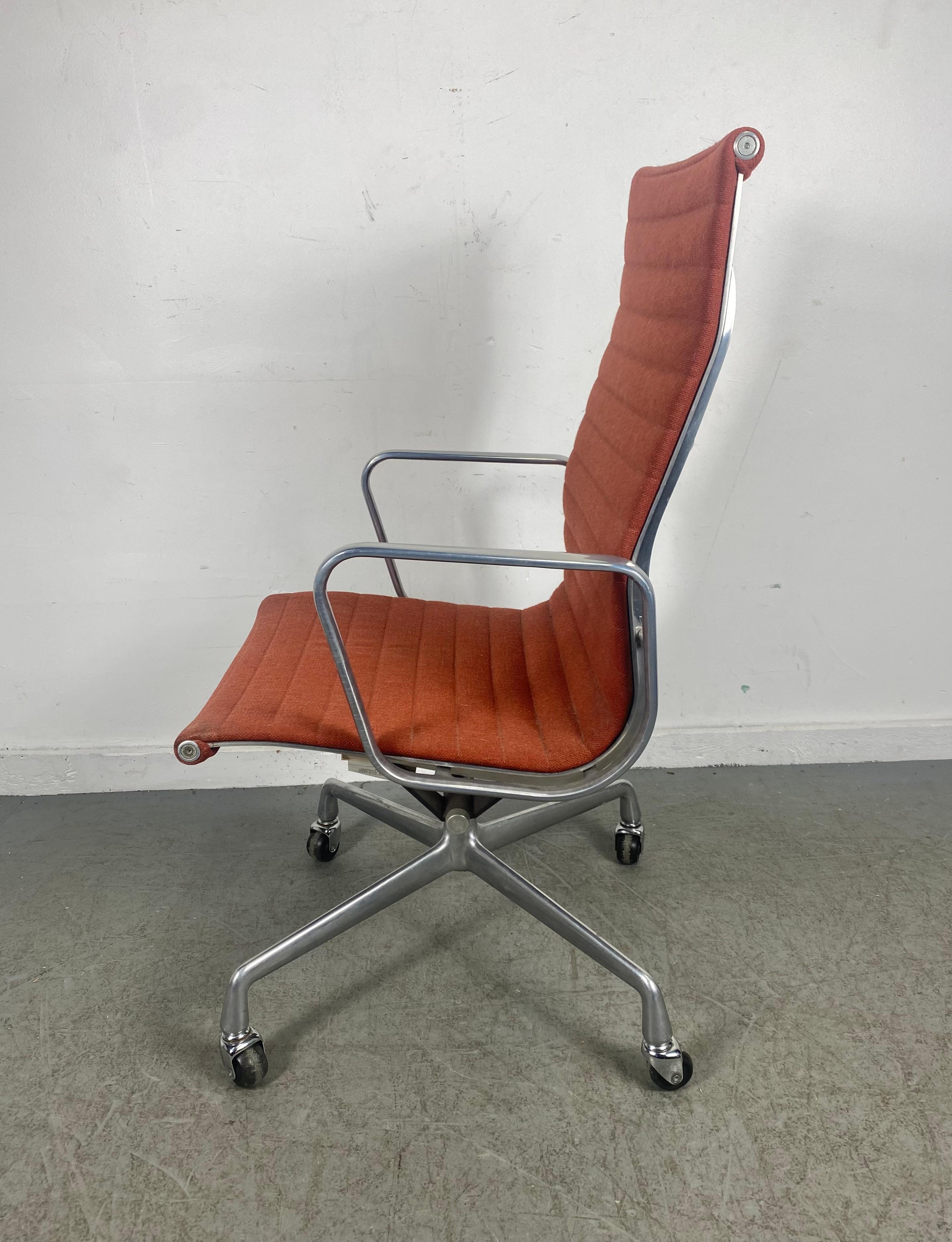 Mid-Century Modern Charles Eames Aluminum Group High Back Desk Chair, Herman Miller / Mid Century