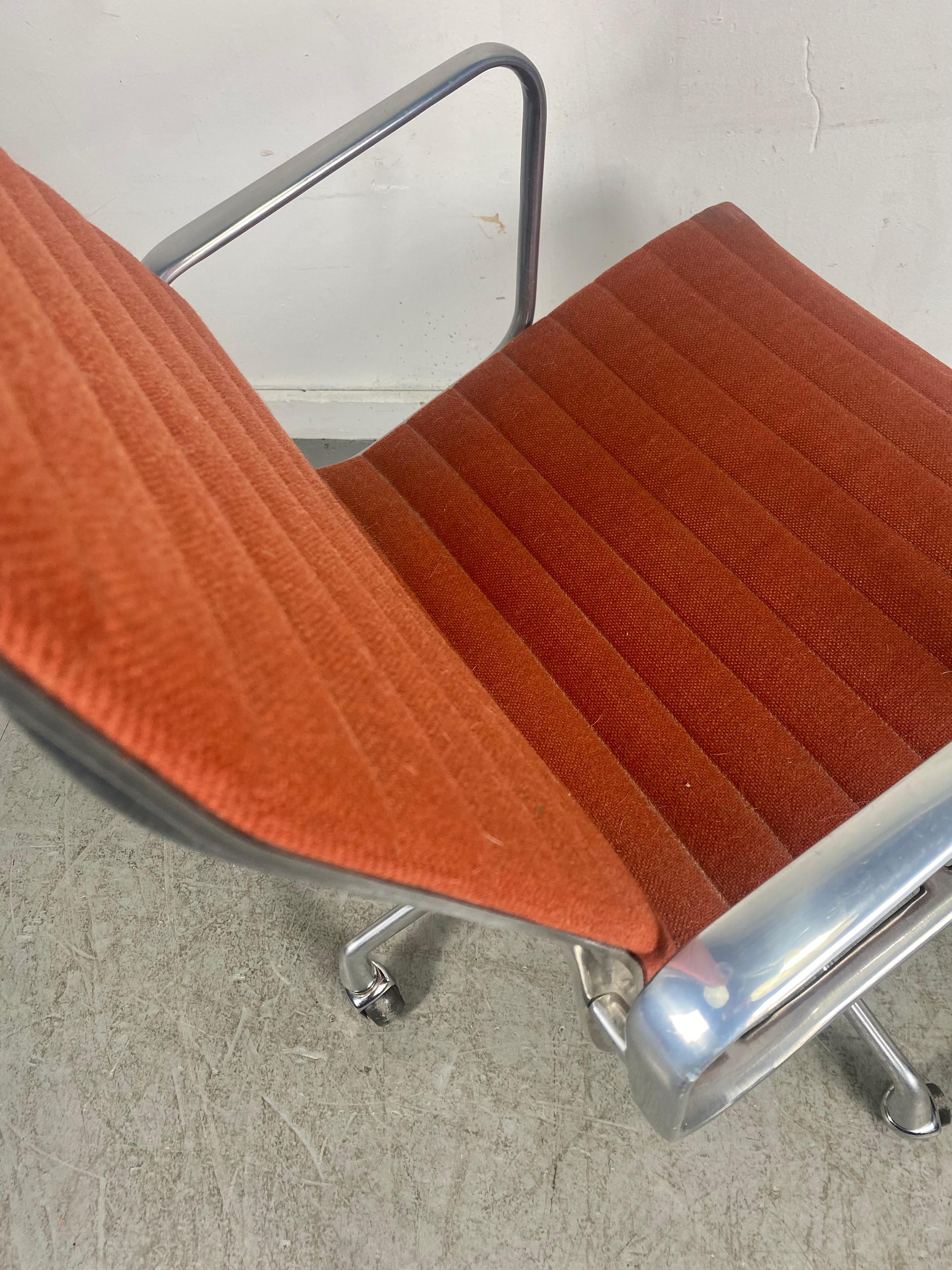 Late 20th Century Charles Eames Aluminum Group High Back Desk Chair, Herman Miller / Mid Century