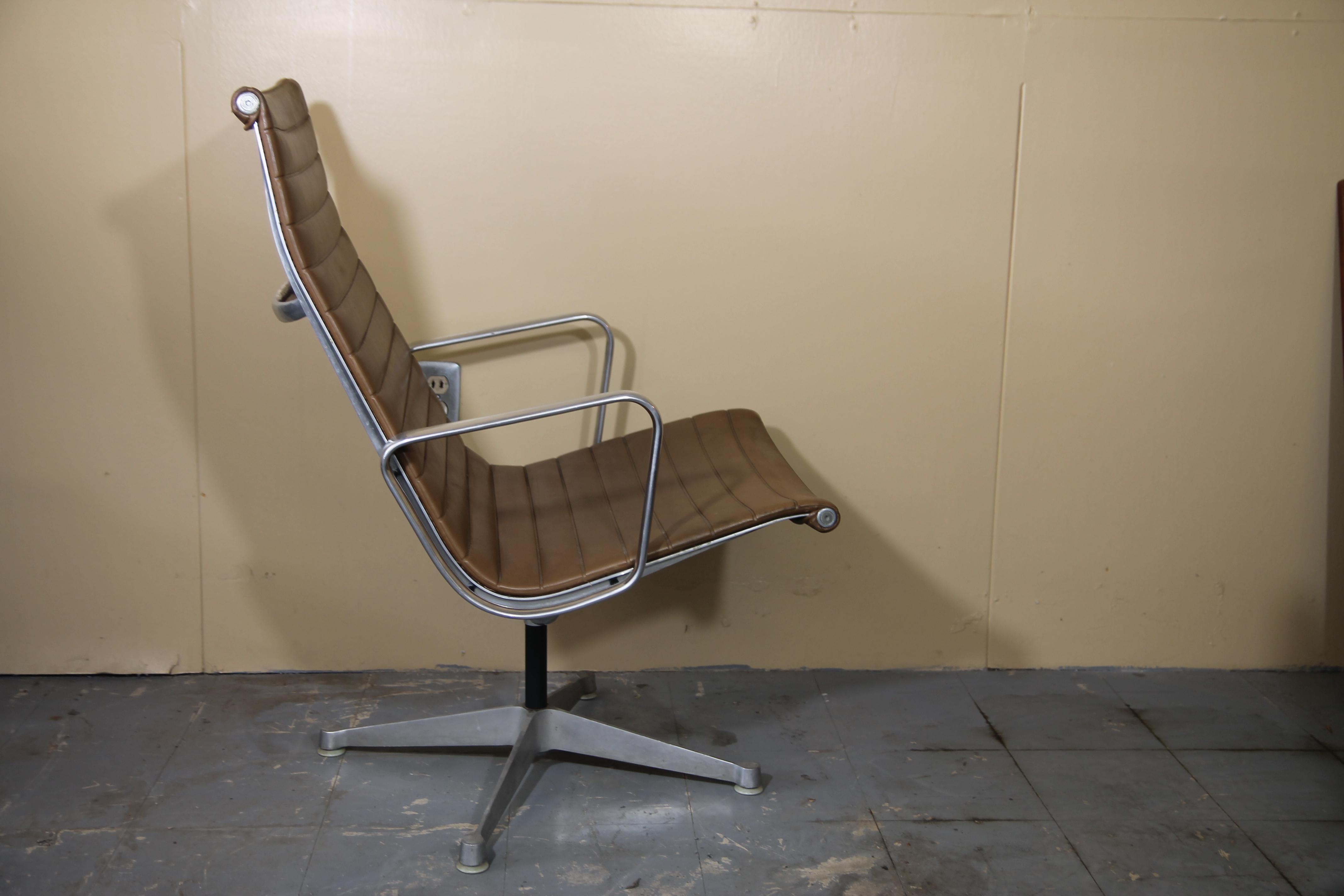 eames aluminum ottoman