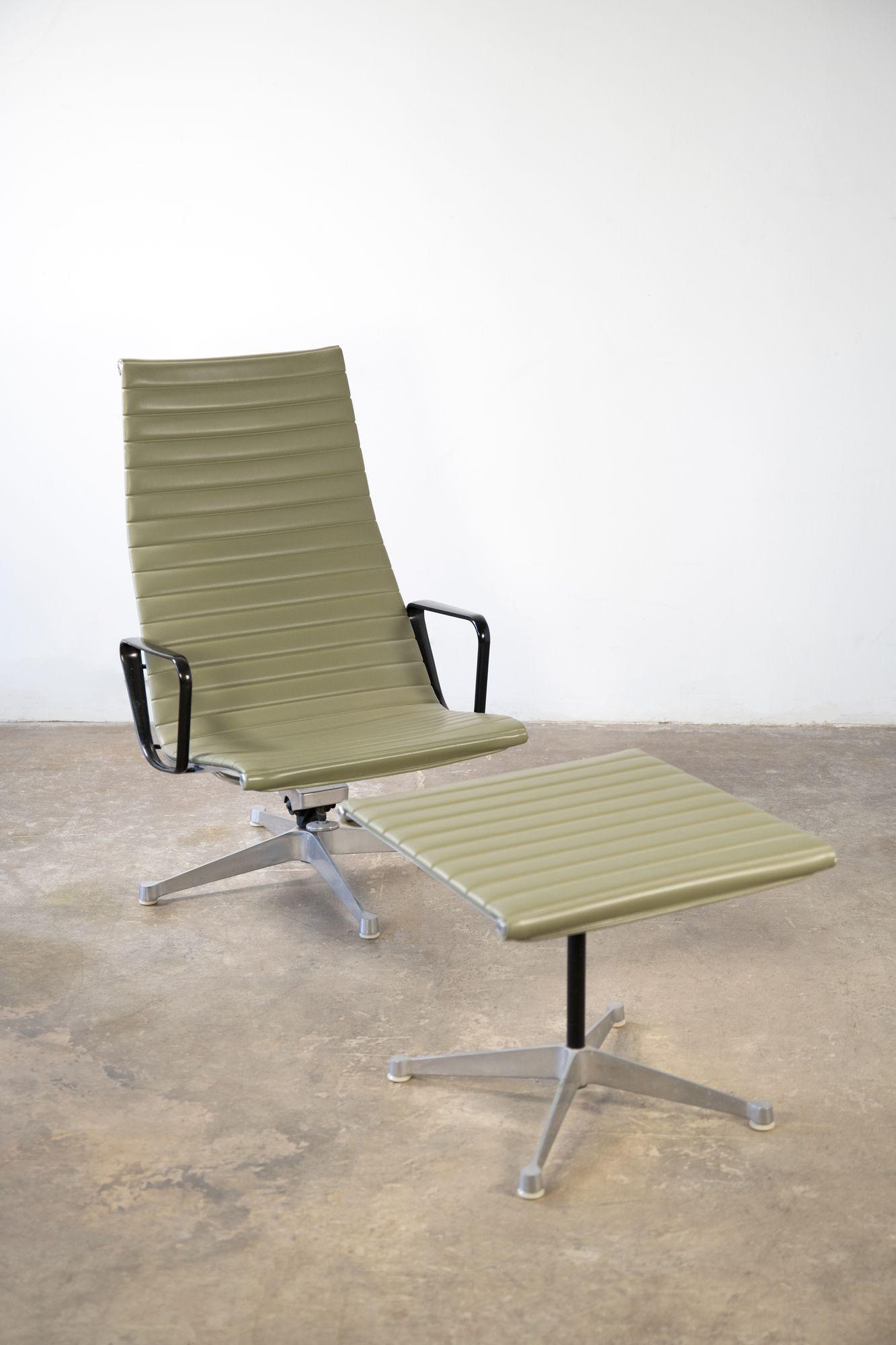 Charles Eames Aluminum Group Lounge Chair und Ottoman für Herman Miller (Moderne der Mitte des Jahrhunderts) im Angebot