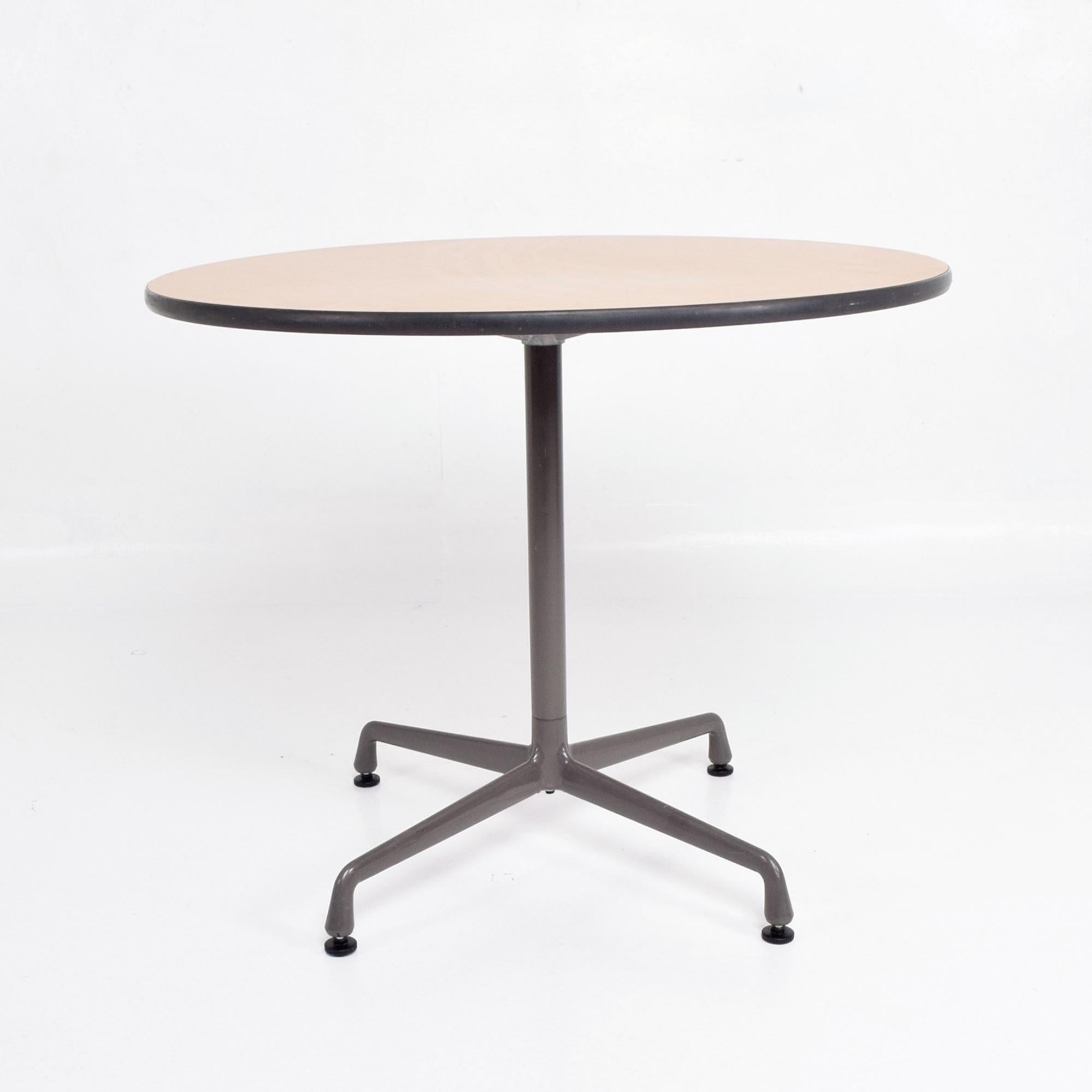 Mid-Century Modern Charles Eames Aluminum Group Small Round Office Table Herman Miller 1960s