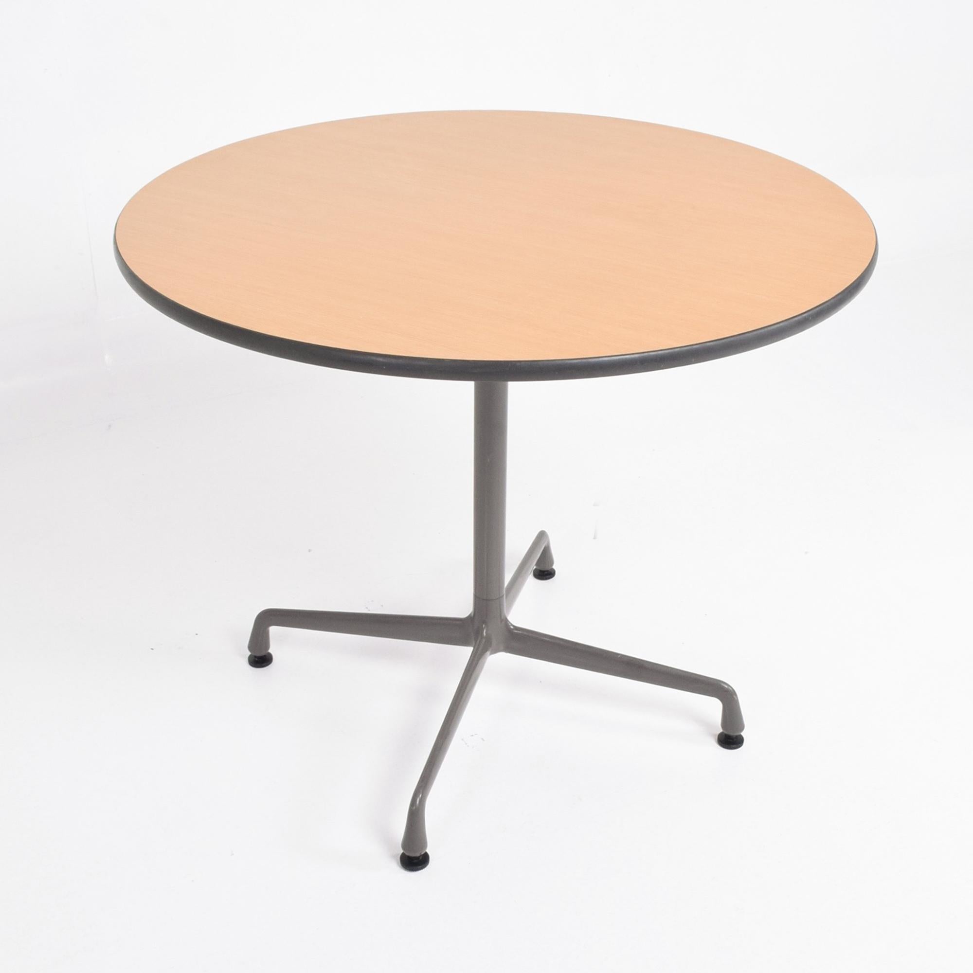 American Charles Eames Aluminum Group Small Round Office Table Herman Miller 1960s