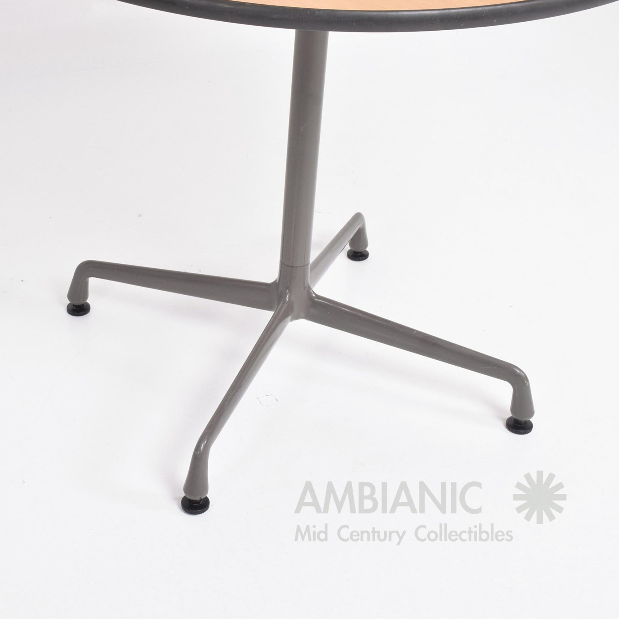 Mid-20th Century Charles Eames Aluminum Group Small Round Office Table Herman Miller 1960s