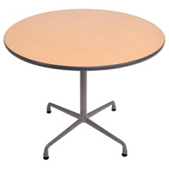 Petite table de bureau ronde de groupe en aluminium Charles Eames pour Herman Miller, années 1960